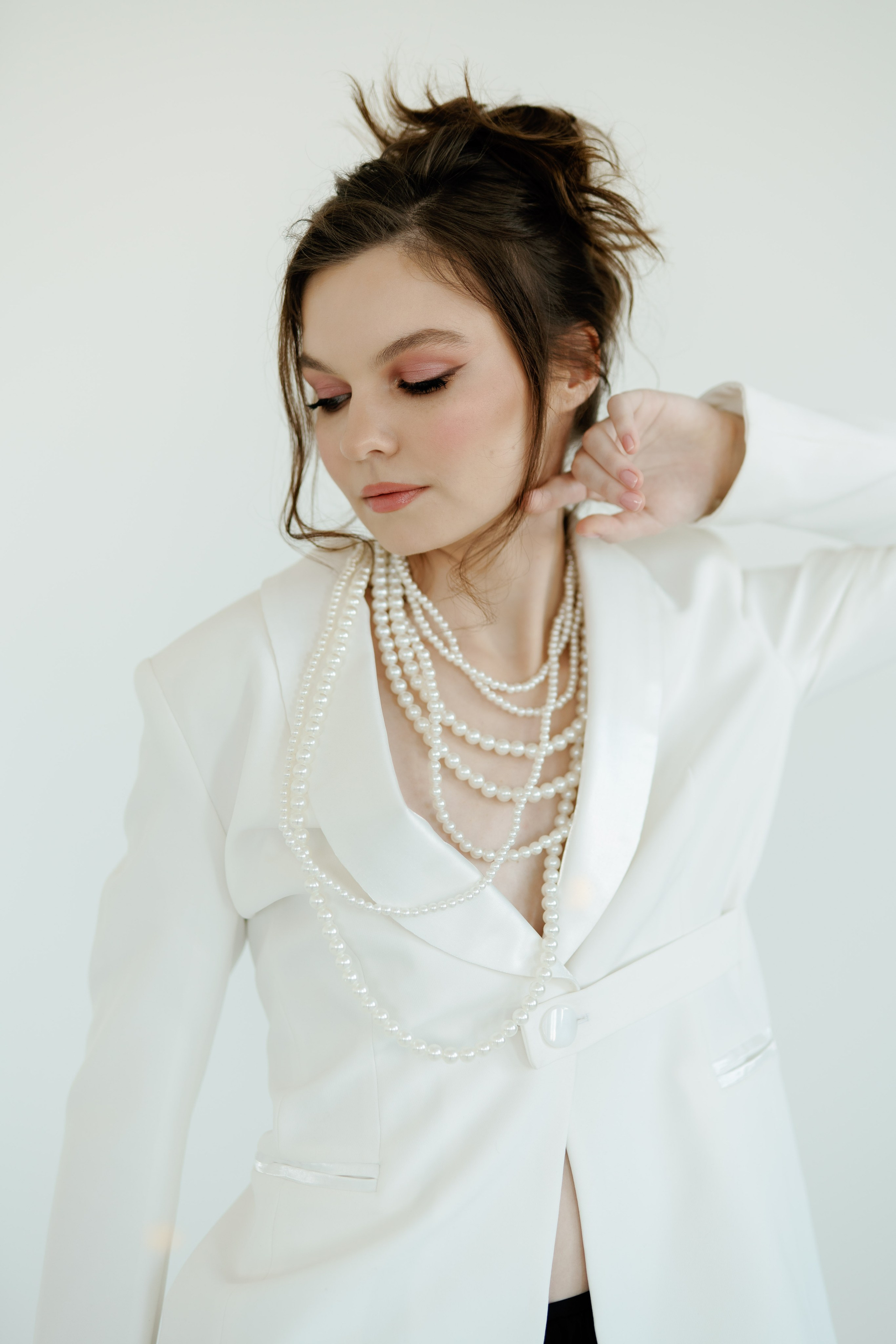 Фотосъёмка свадебных платьев в студии для контента. Портреты студия Москва. Модельные тесты. Lovestory студия в Москве. Женсий фотограф