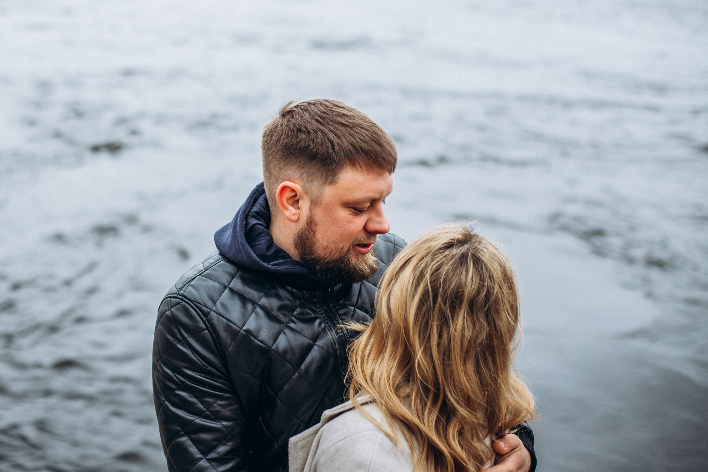 Максим и Юлия в апреле. Фотопрогулка в Петербурге. Индивидуальный и семейный фотограф в Санкт-Петербурге