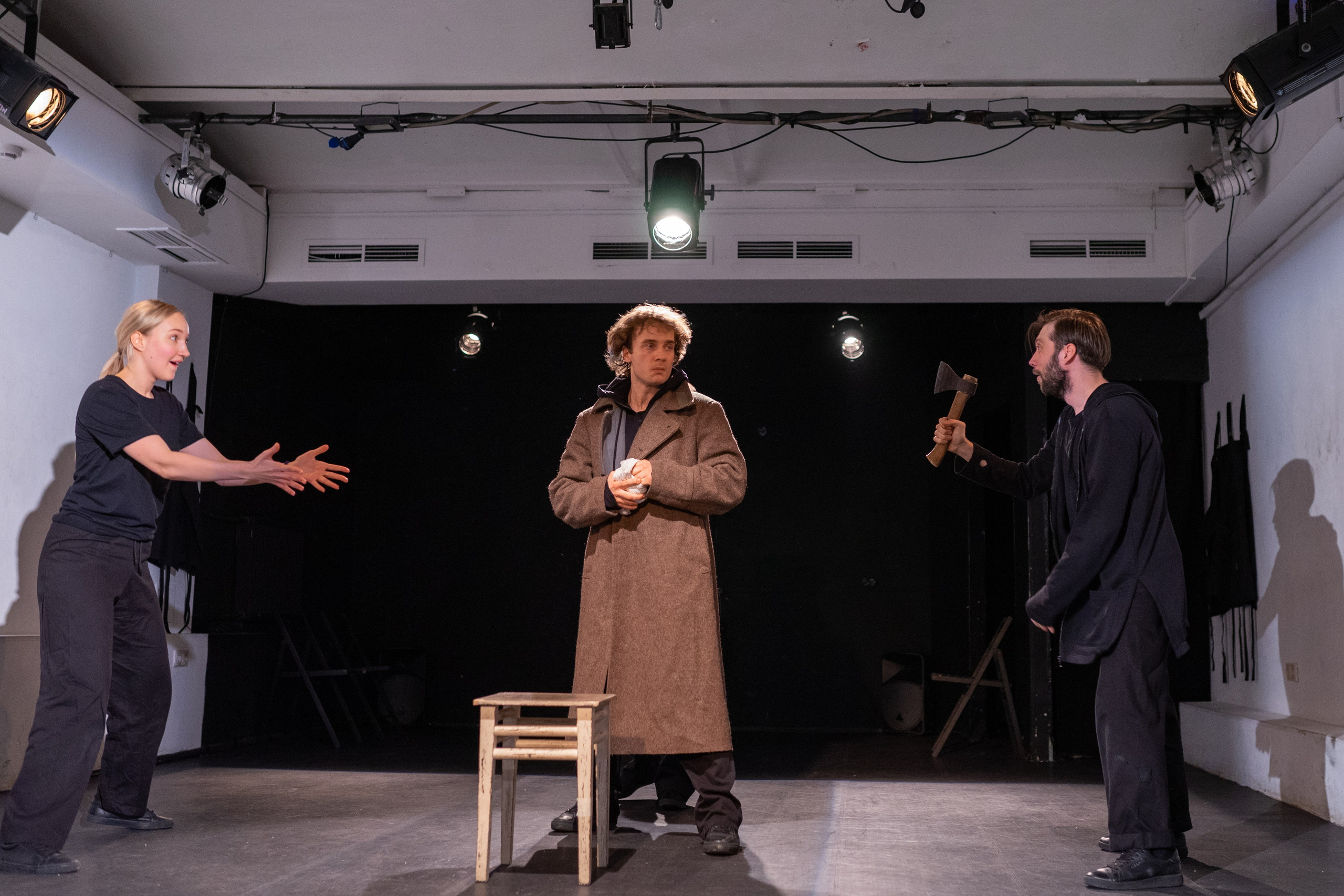 Преступление и наказание. Фотограф Нинель Гюрсой, г. Москва