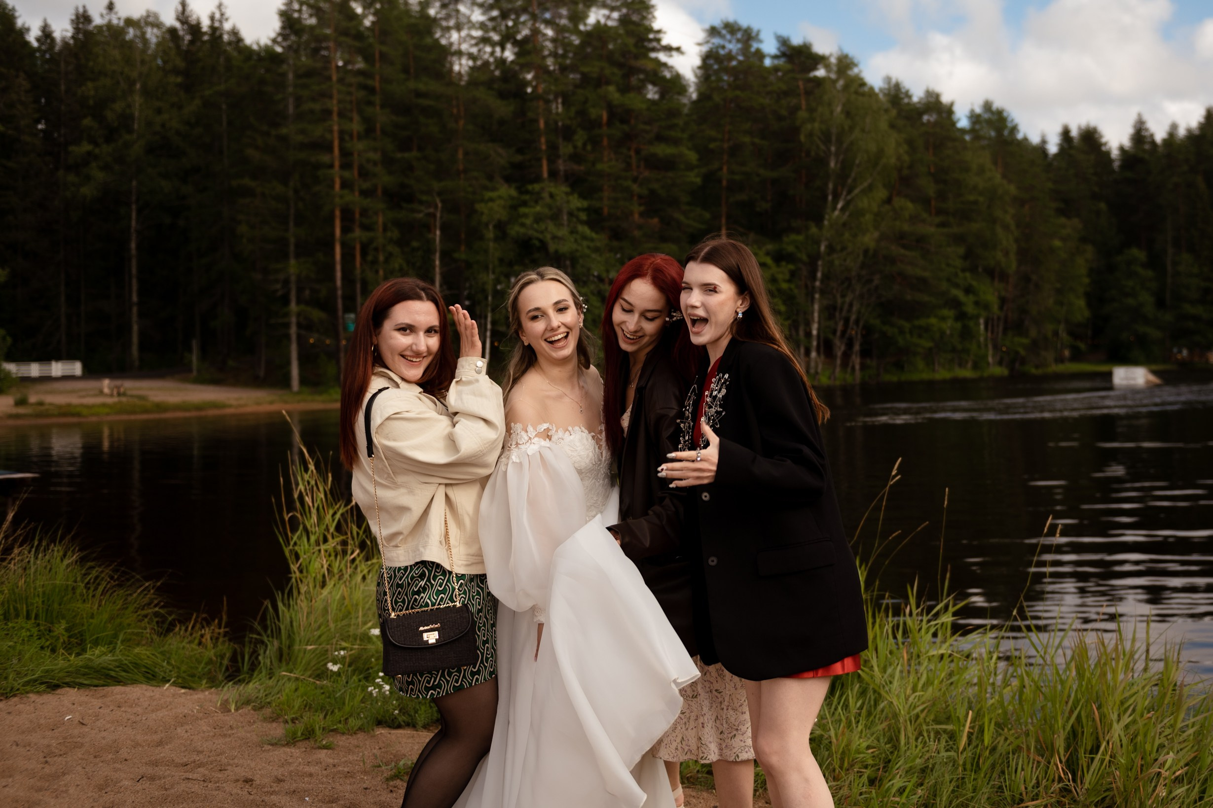 Весь день под дождем, вечером закат на озере. Свадебный и семейный фотограф София Невская