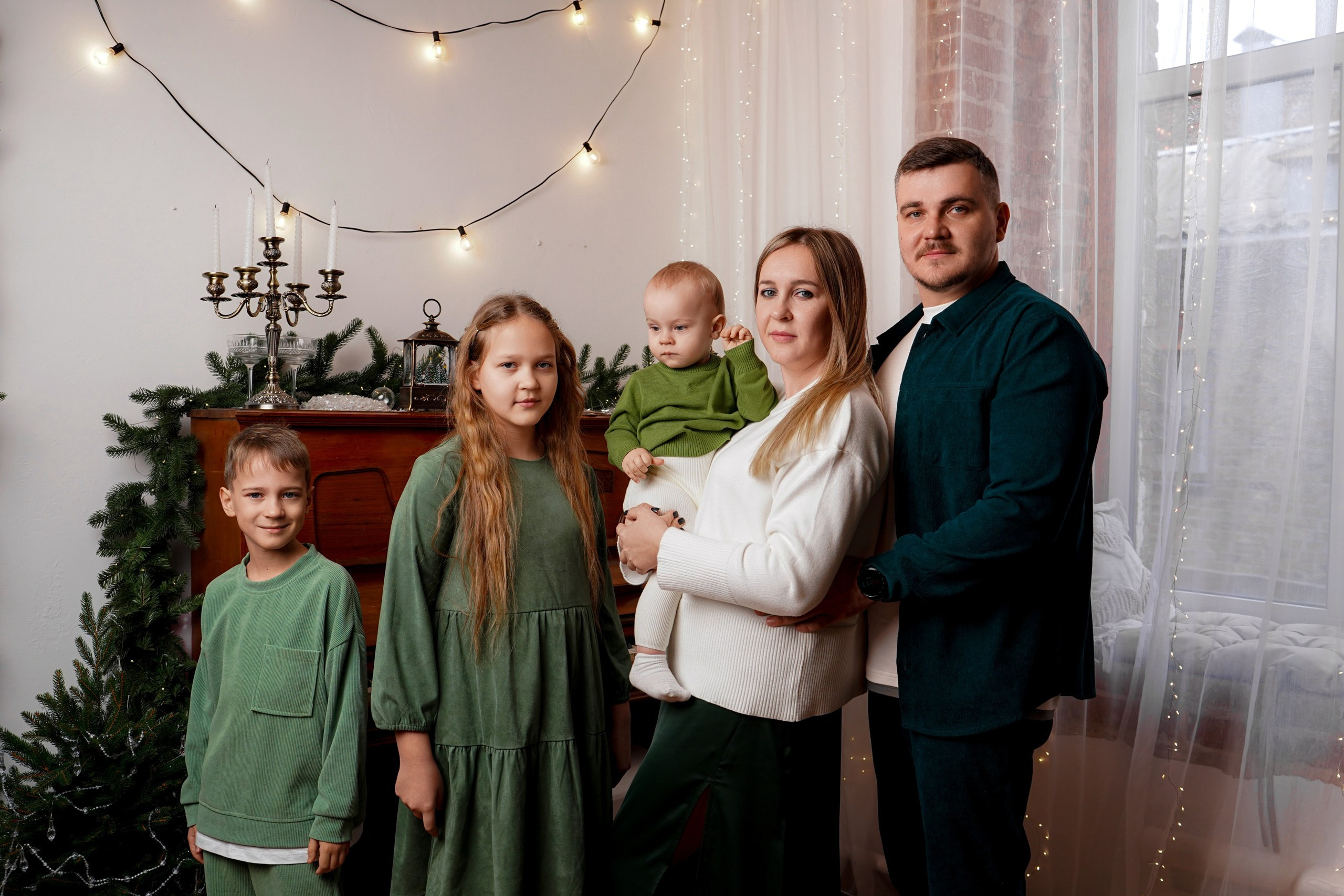 Семейная экспресс-фотосессия в фотостудии Тепло. Новочеркасск. Свадебный фотограф в Ростове-на-Дону. Таинство Крещения и Венчания, семейные фотосессии. Алёна Чёботова