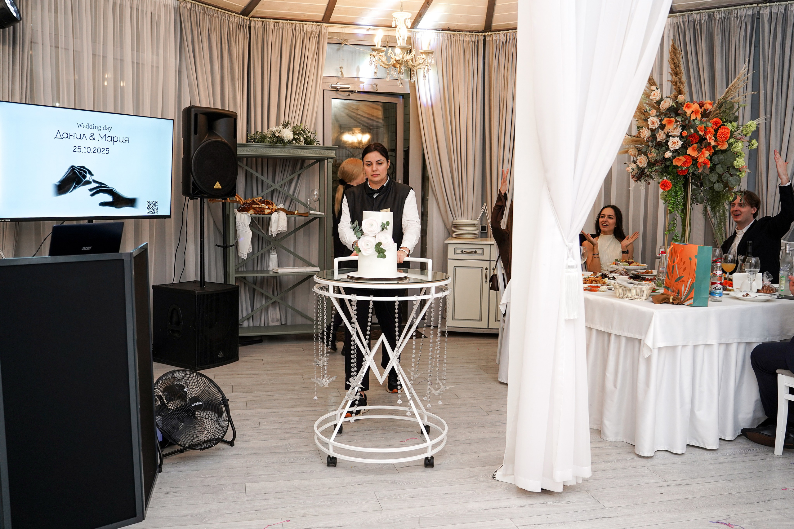 Свадебный банкет в беседке. Свадебный фотограф в Ростове-на-Дону. Таинство Крещения и Венчания, семейные фотосессии. Алёна Чёботова