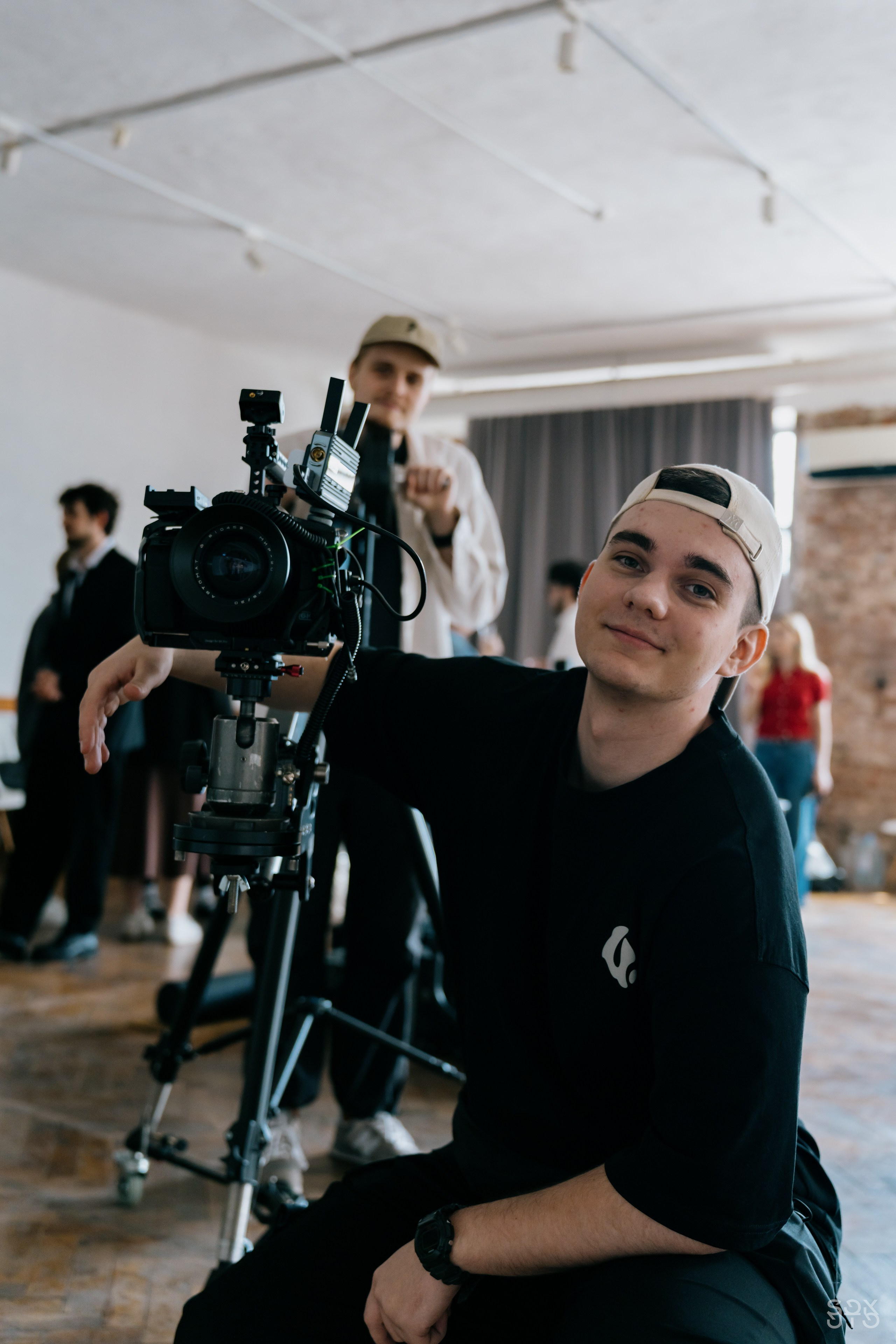 BAKED ROLL x Grad! ent