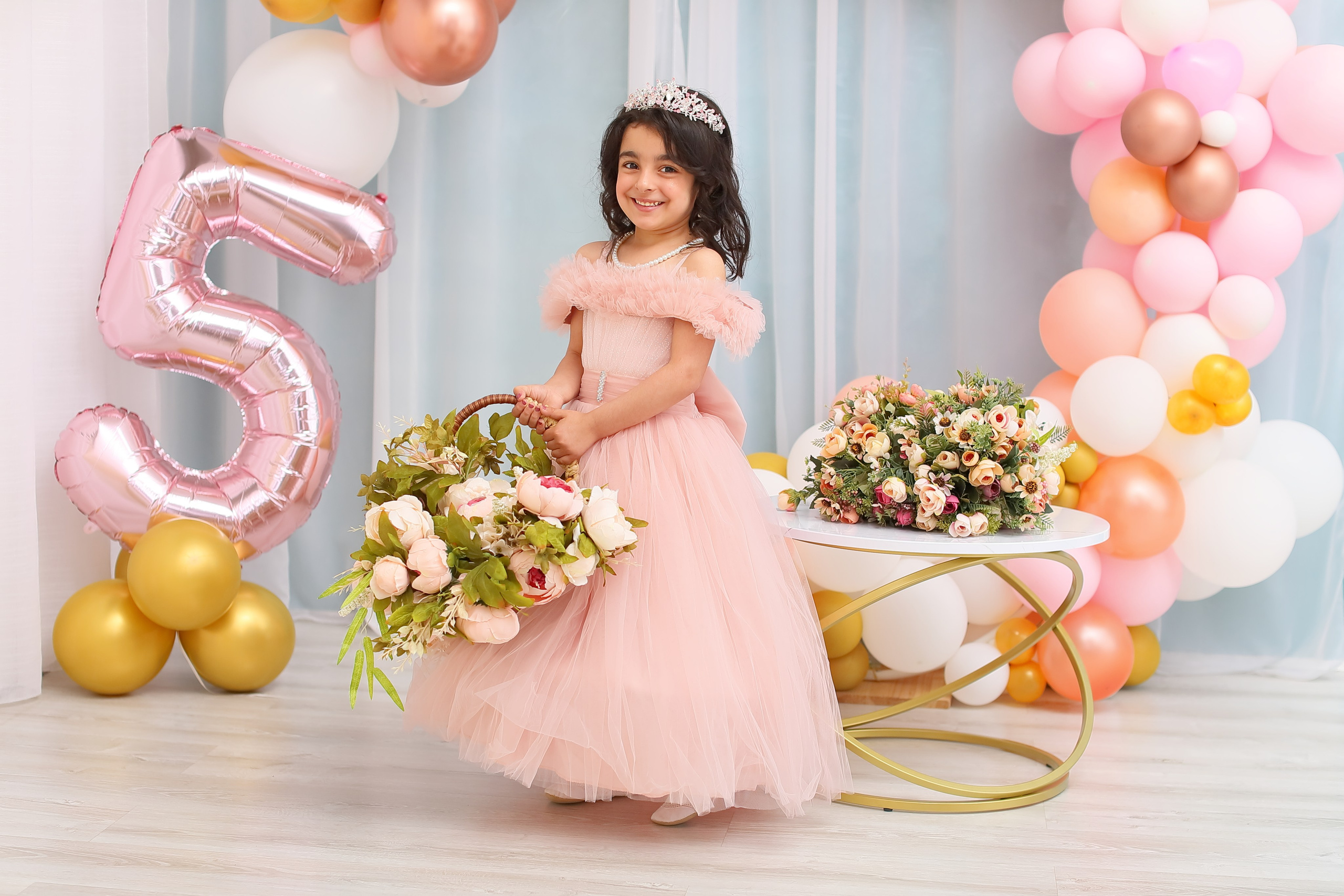 Фотосессии ко дню рождения. Интерьерная фотостудия Toffee Studio