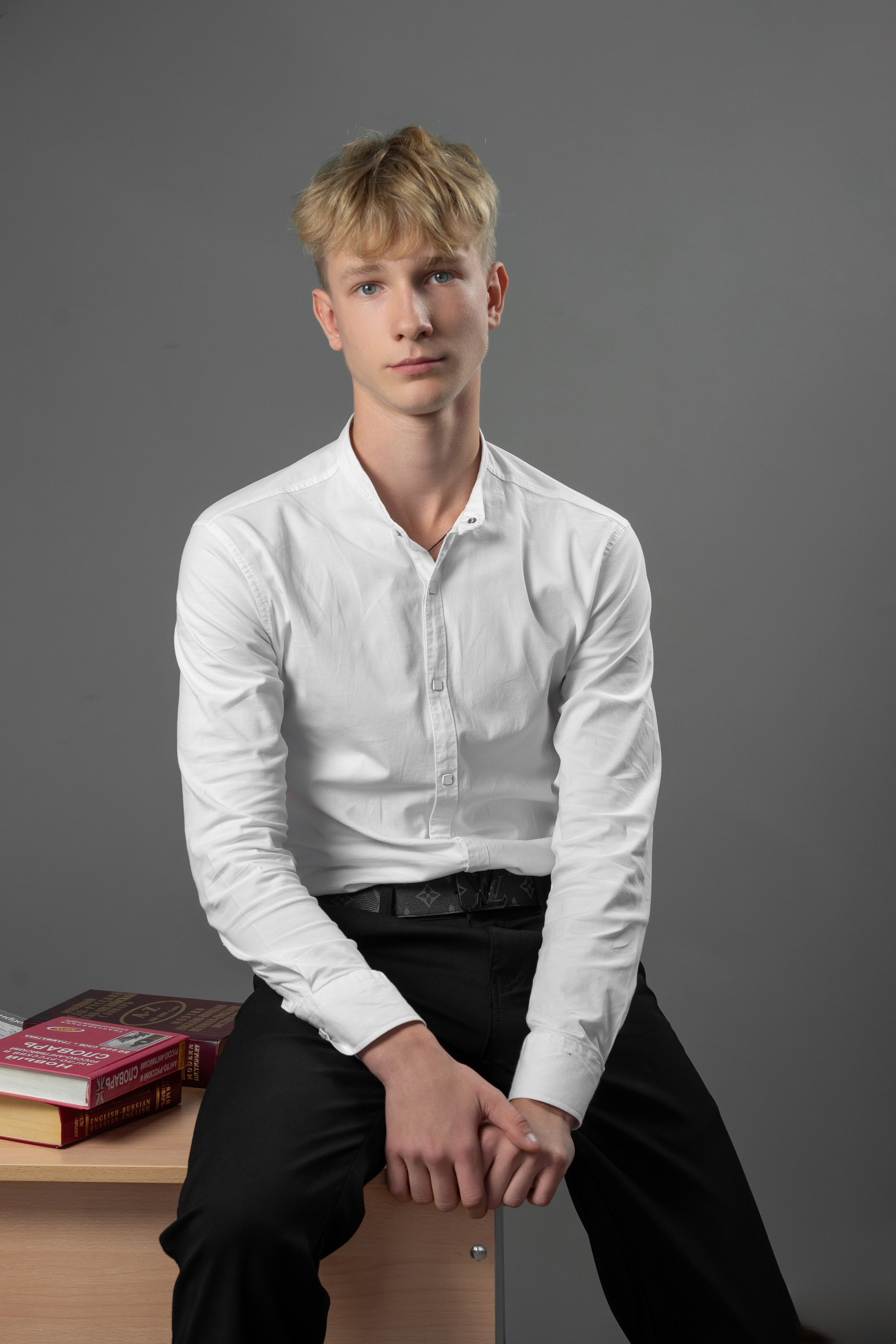 Портреты на сером  фоне. Ольга Плаксина фотограф в Саратове