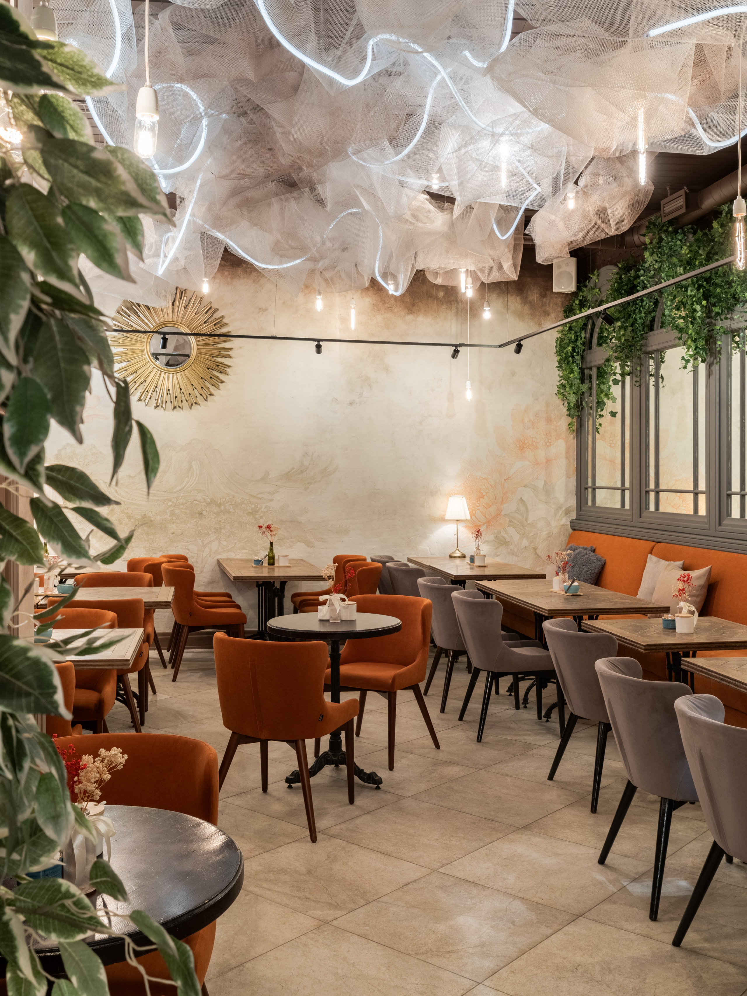 Ресторан Yumi. Дизайнер интерьера | Сабир Ульмаскулов