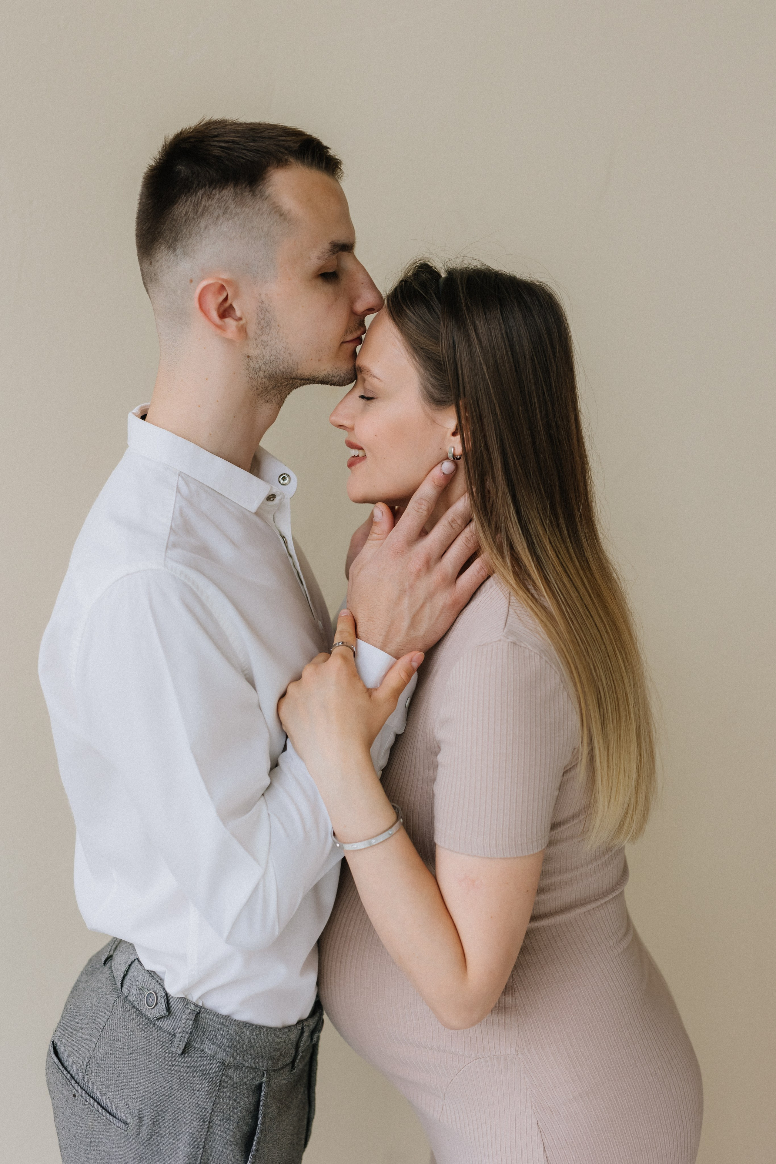 Беременность в интерьерном зале. Семейный фотограф Обнинск