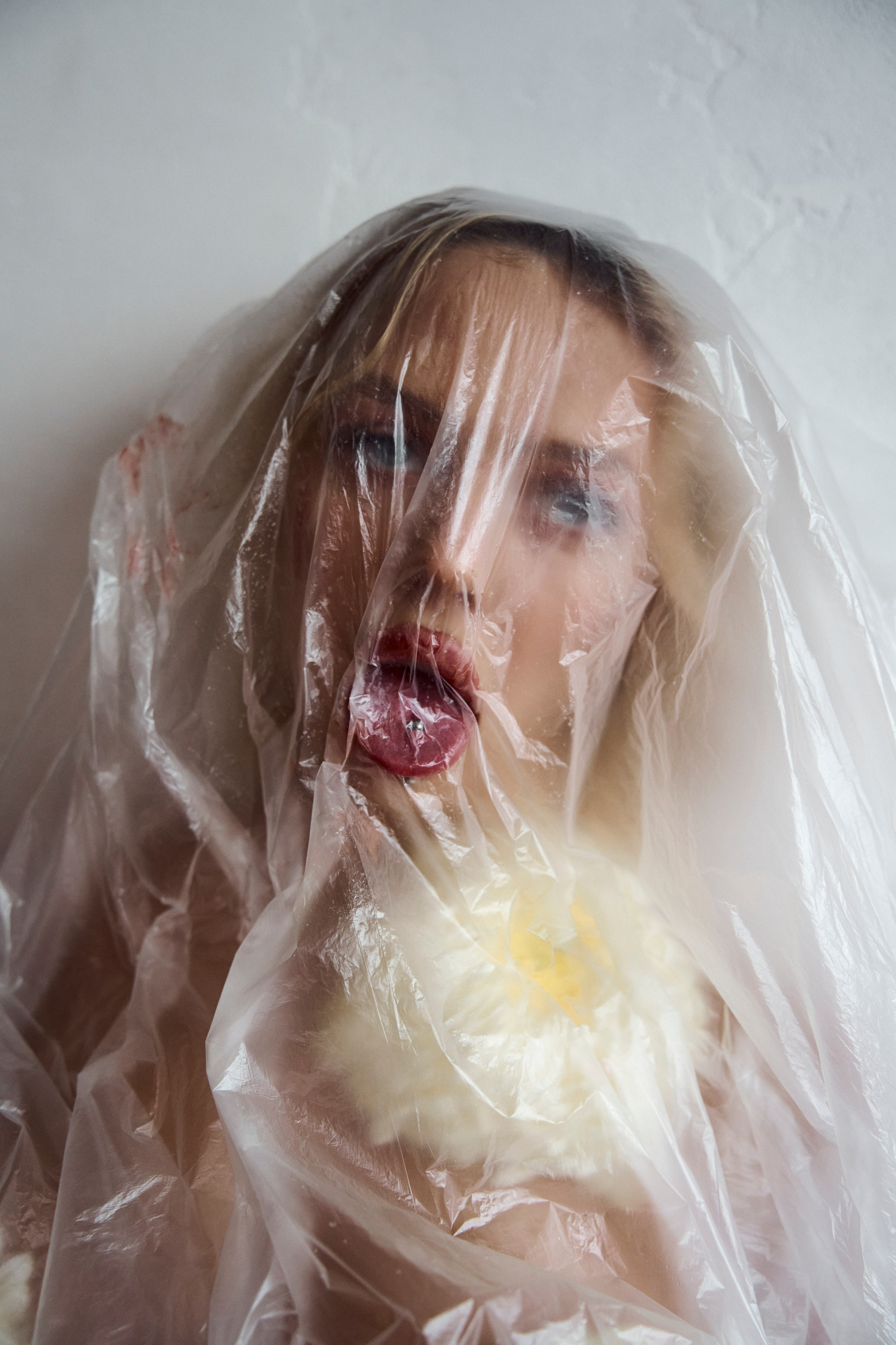 KOMNATA 108 × 9:04 PM. Студийный фотограф в Екатеринбурге Бшари Заана