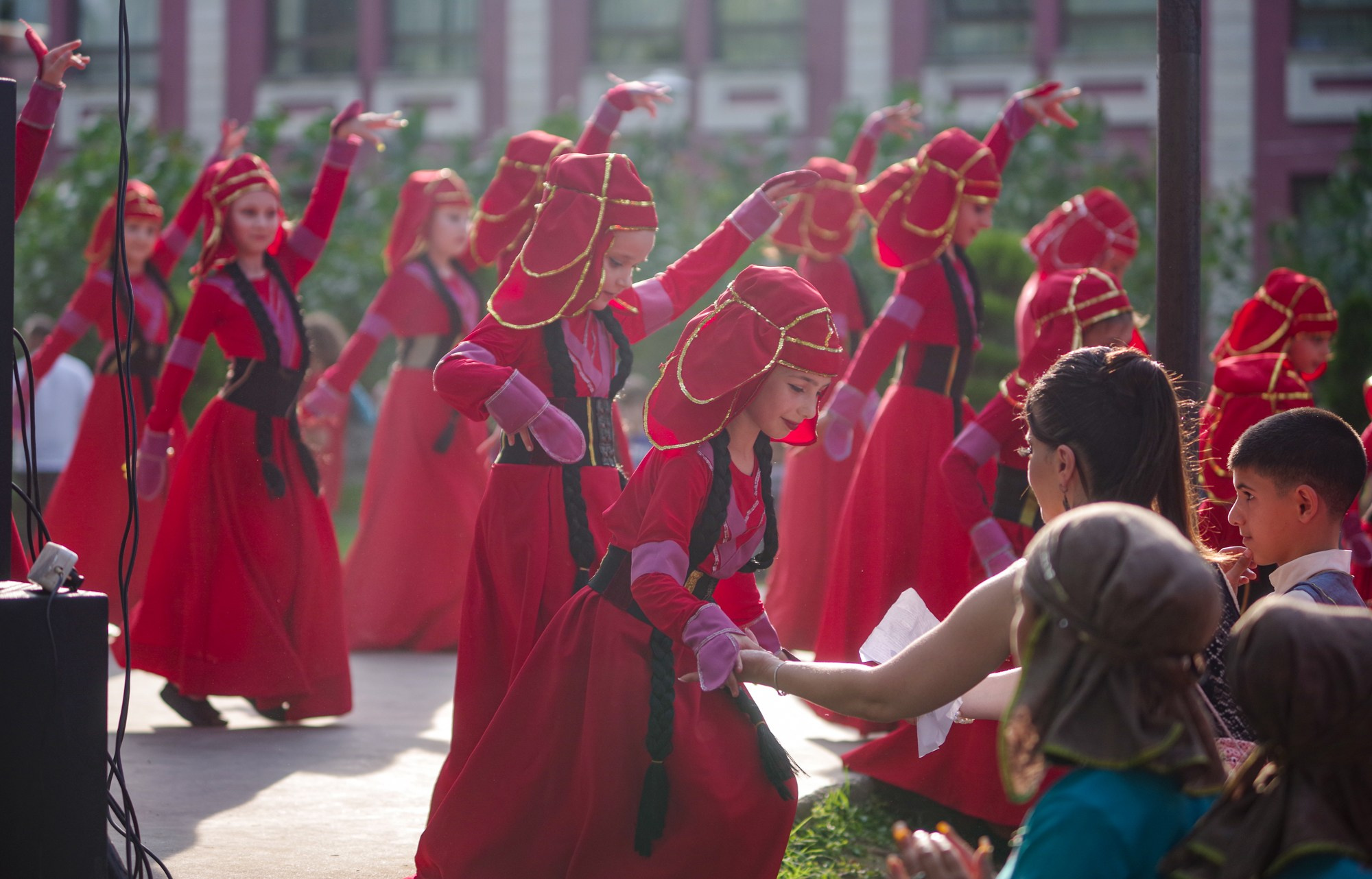 Грузинский танец. Портретный фотограф Денис Милютин