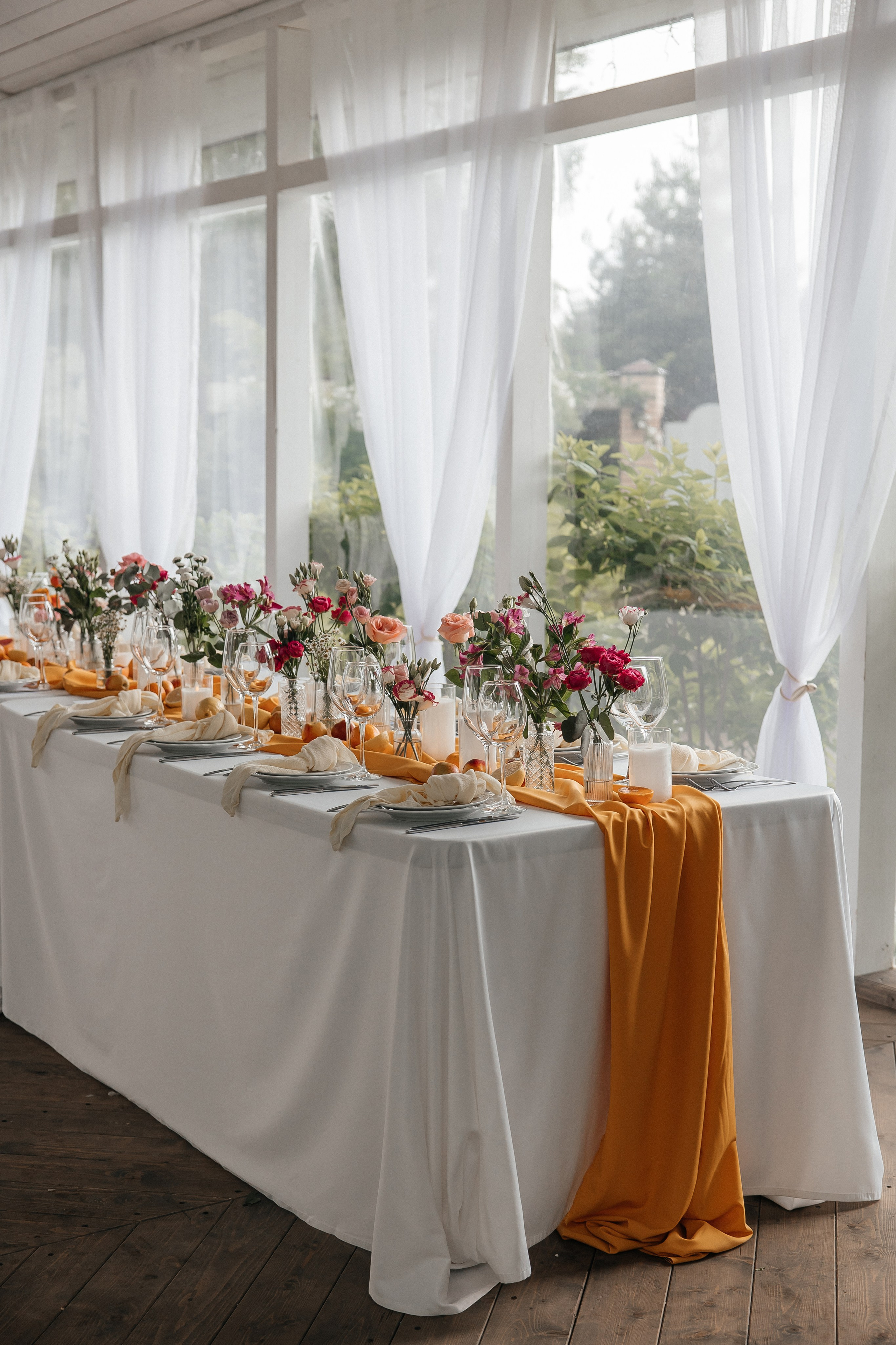 Свадебная фотосессия в ресторане Турандот, свадьба на площадке House for wedding Дом у озера. Свадебный фотограф в Москве Дарья Олендарёва