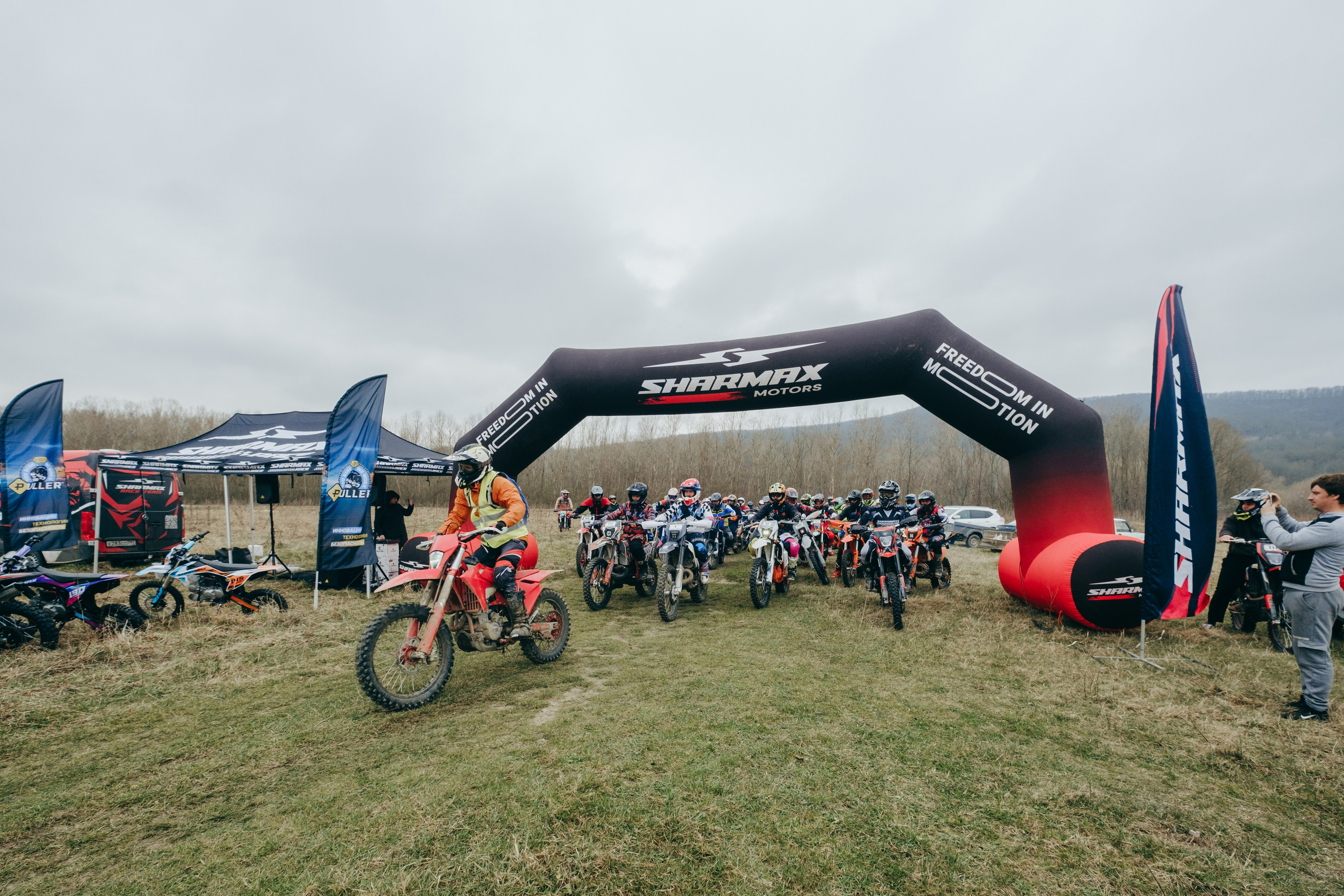 Эндуро Фест от Shamax Motors (Краснодар). Свадебный фотограф Денис Ожигин в Краснодаре и крае. Эмоциональная и стильная съемка вашего дня