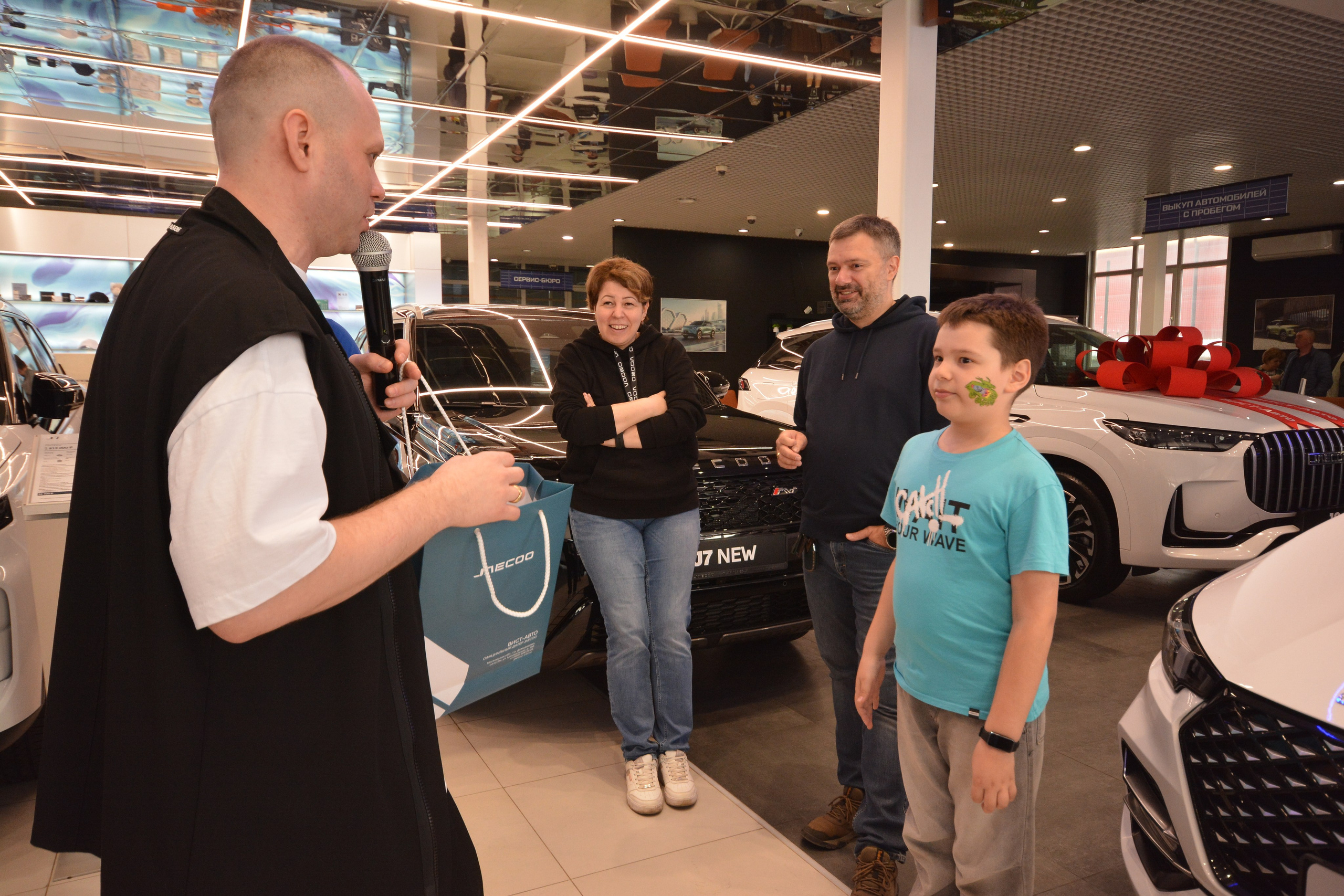 Презентация Omoda / Jaecoo. F/8 and be there — оказаться в нужном месте и поймать момент