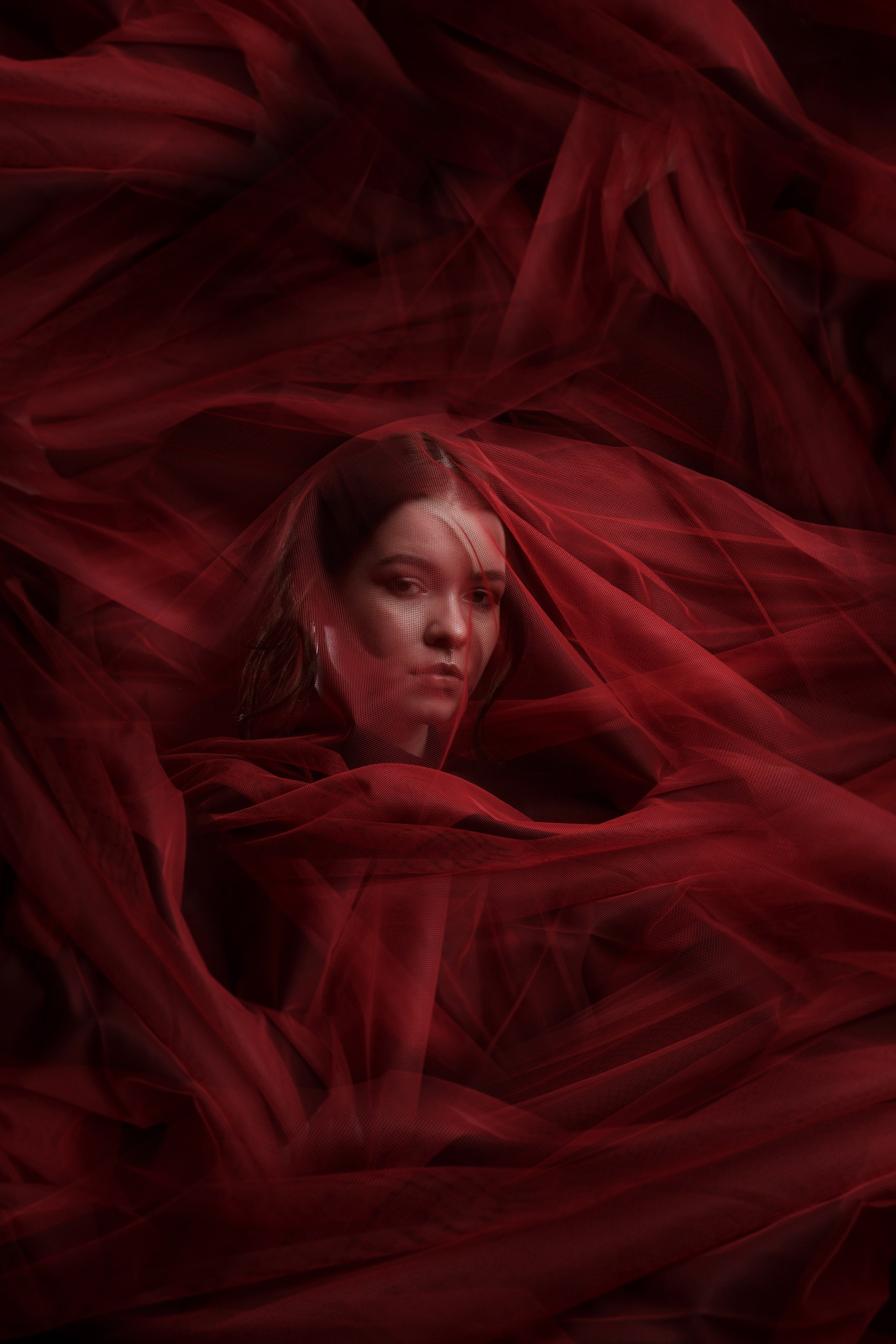 Фотосессия с красной тканью для Алены