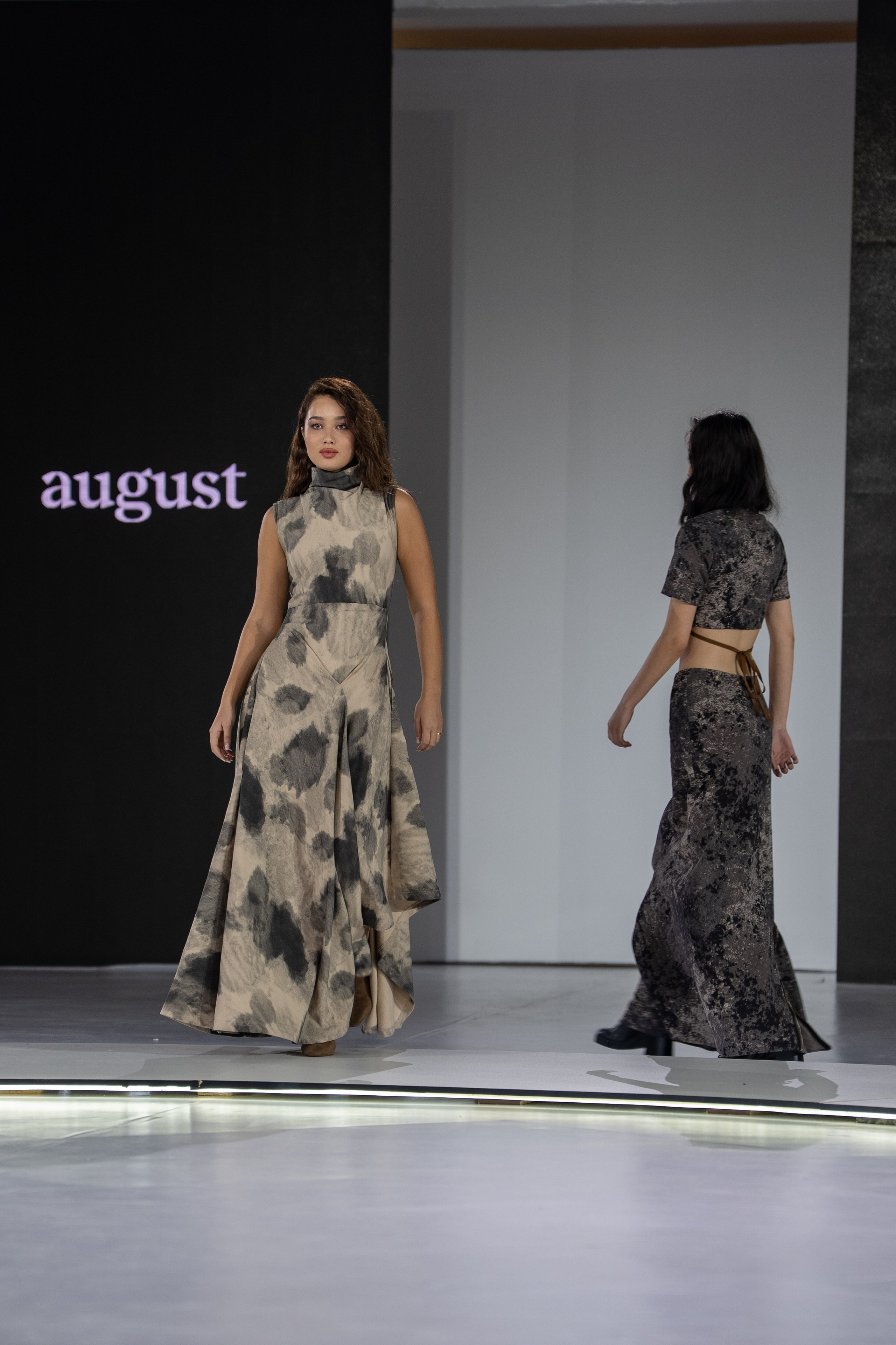 Design August. Сайт Алматинского НЮ АРТ, будуар и фэшн фотографа Дениса Карпенко