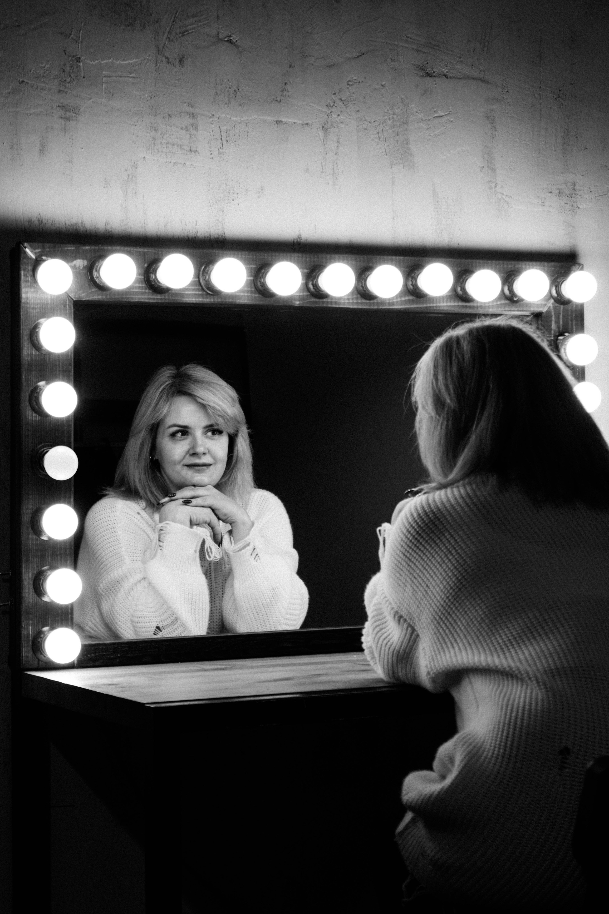 In white. Портретный фотограф