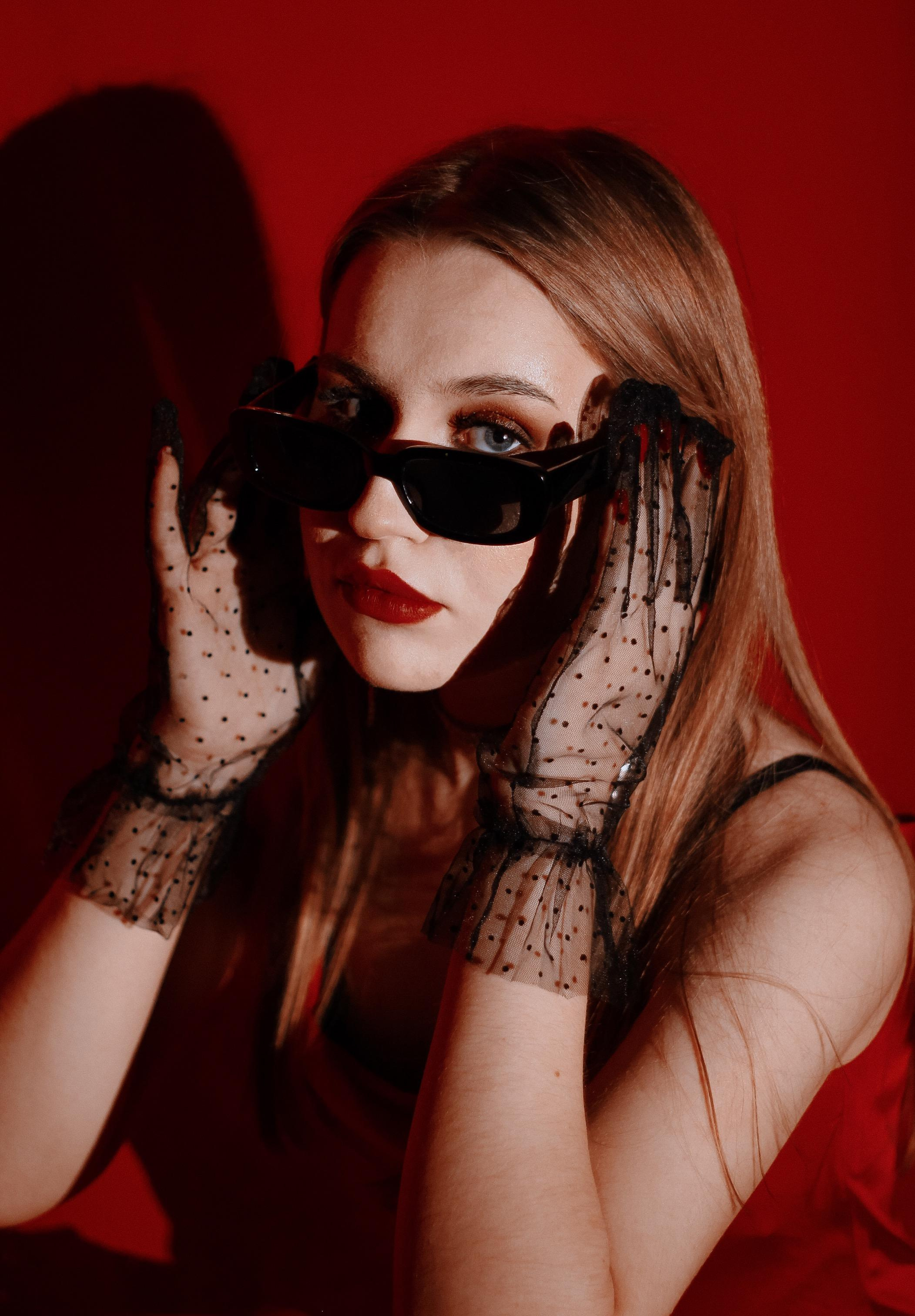 Съемка с красным латексом. Фотограф Киров — Глазов Арина Авакумова
