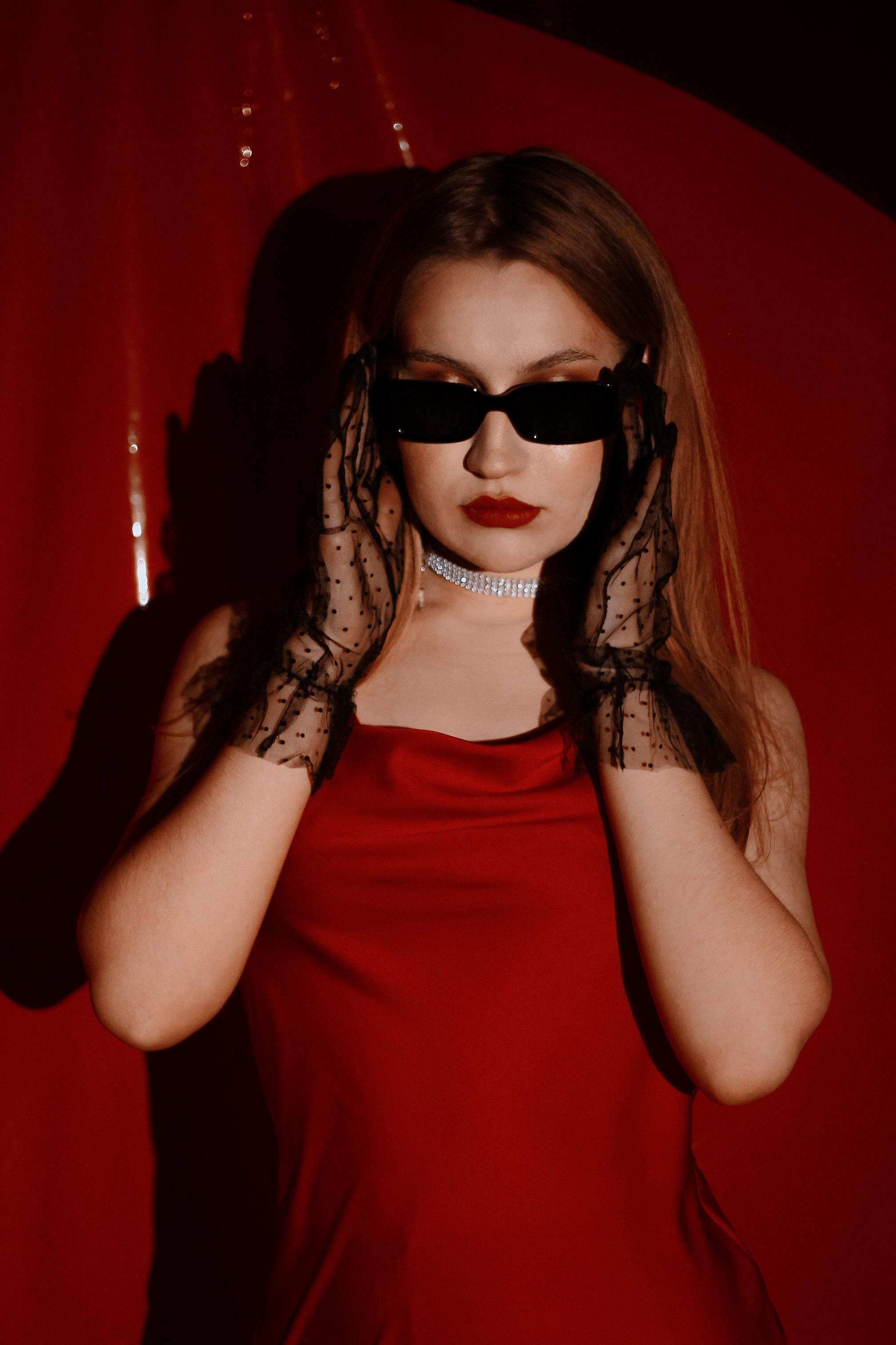 Съемка с красным латексом. Фотограф Киров — Глазов Арина Авакумова