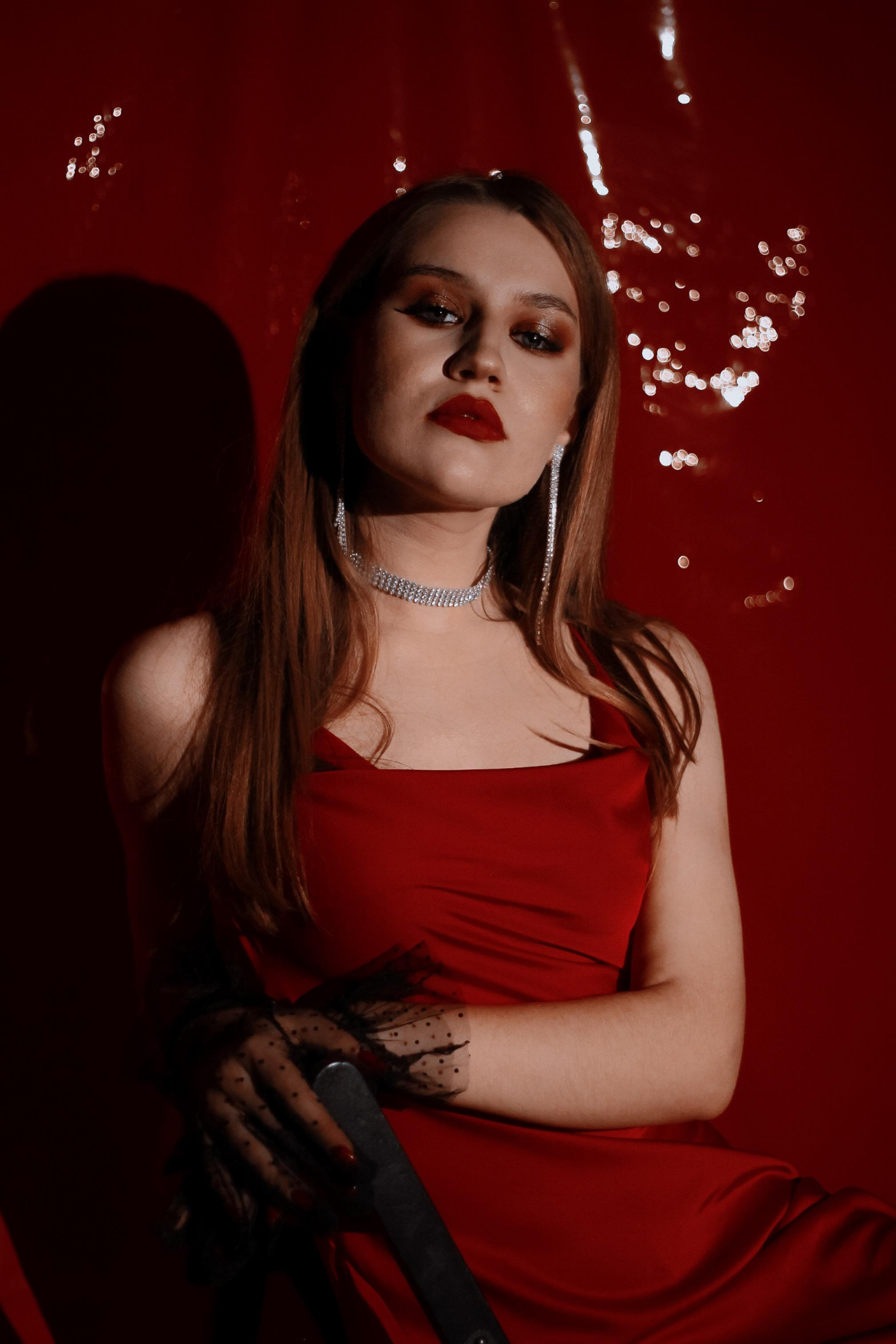 Съемка с красным латексом. Фотограф Киров — Глазов Арина Авакумова