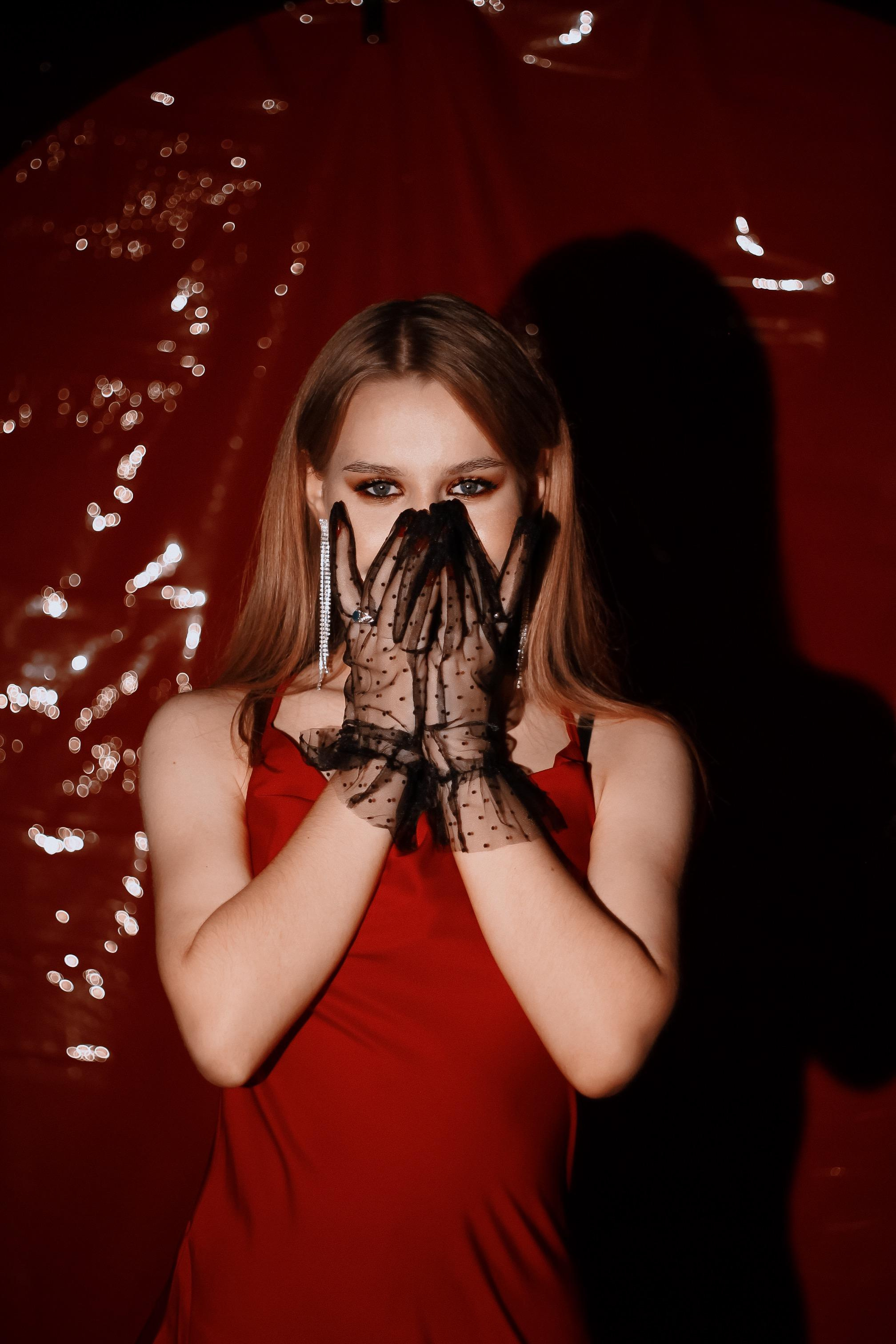 Съемка с красным латексом. Фотограф Киров — Глазов Арина Авакумова