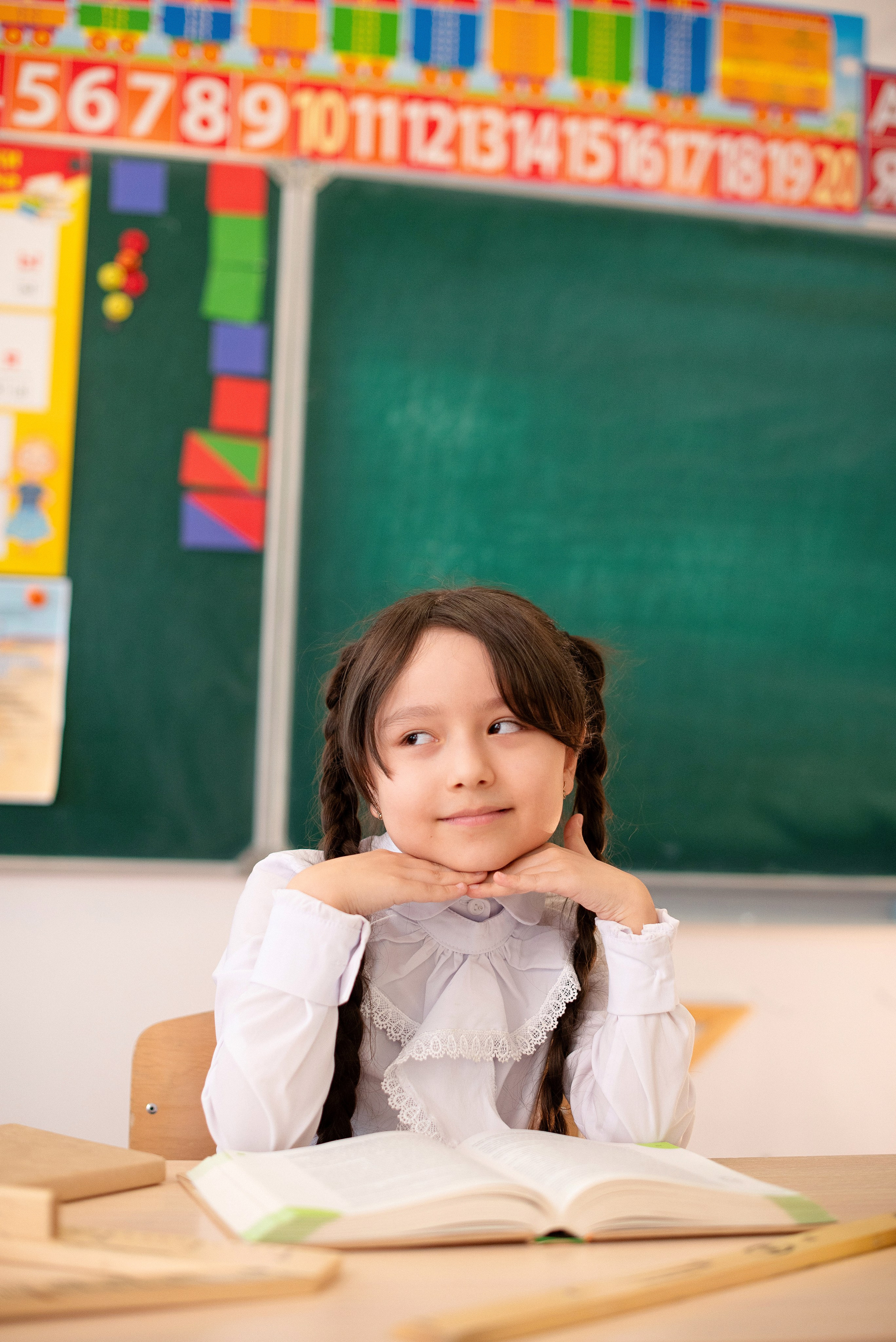 Памятные снимки учащихся младших и старших классов в Сургуте и Нефтеюганске — профессиональное портфолио детской и школьной фотографии.