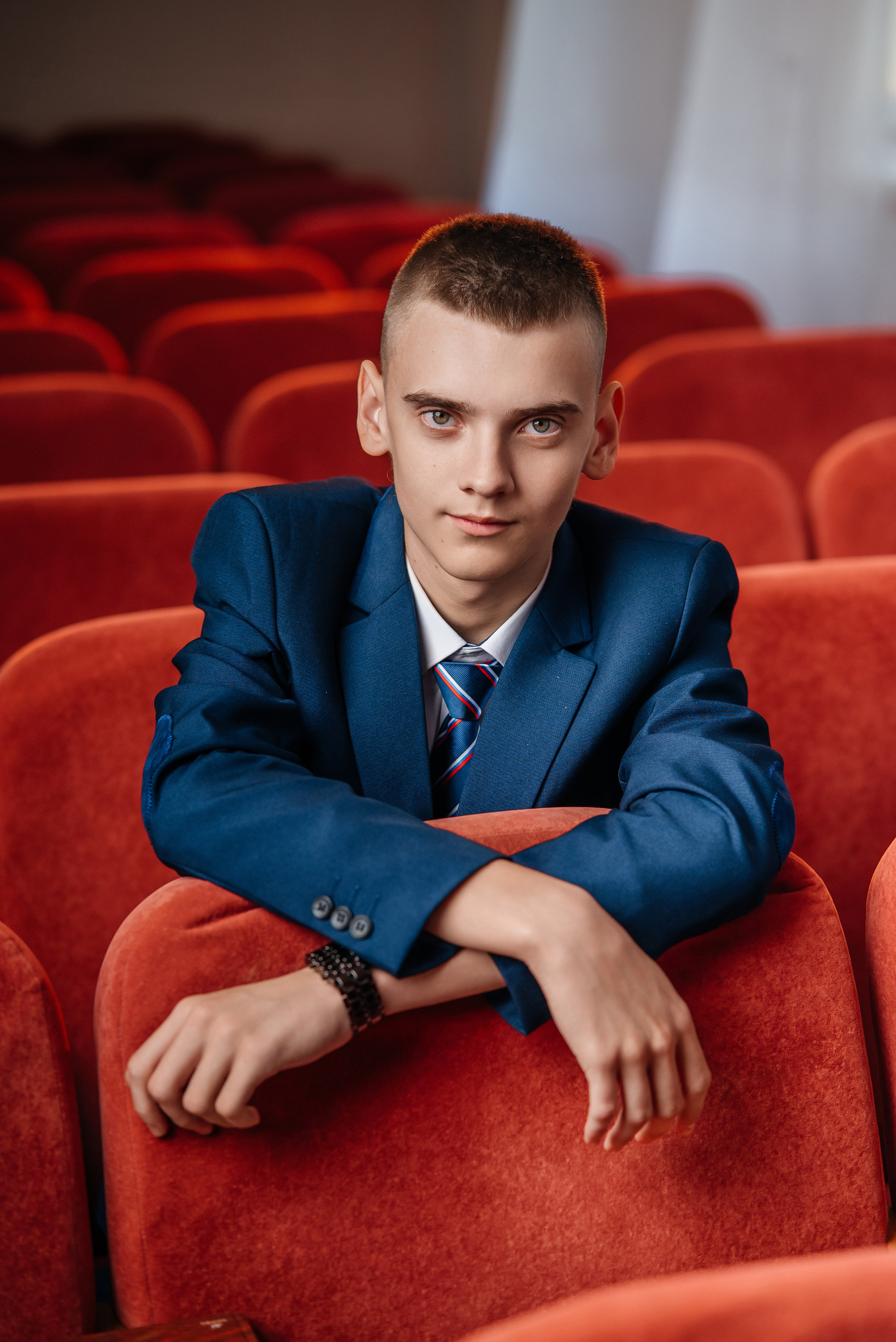 Портреты. Школьный фотограф в Валуйках. Фотосессии для выпускников и изготовление выпускных альбомов в городе Валуйки и в Белгородской области