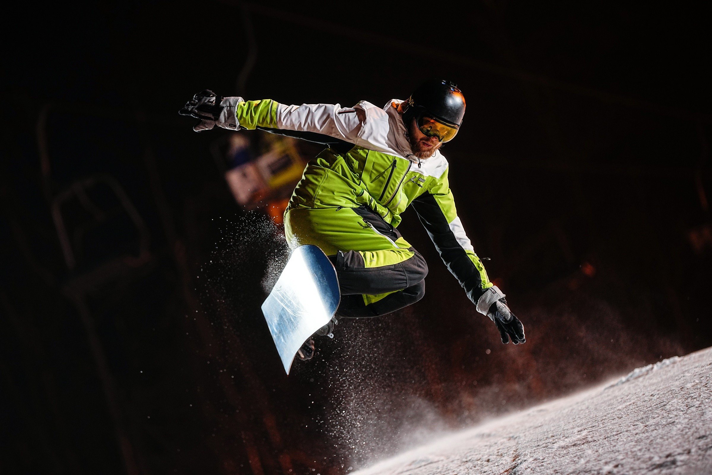 Вечерняя съёмка на склонах с использованием внешних вспышек. Фотограф Студитский Евгений