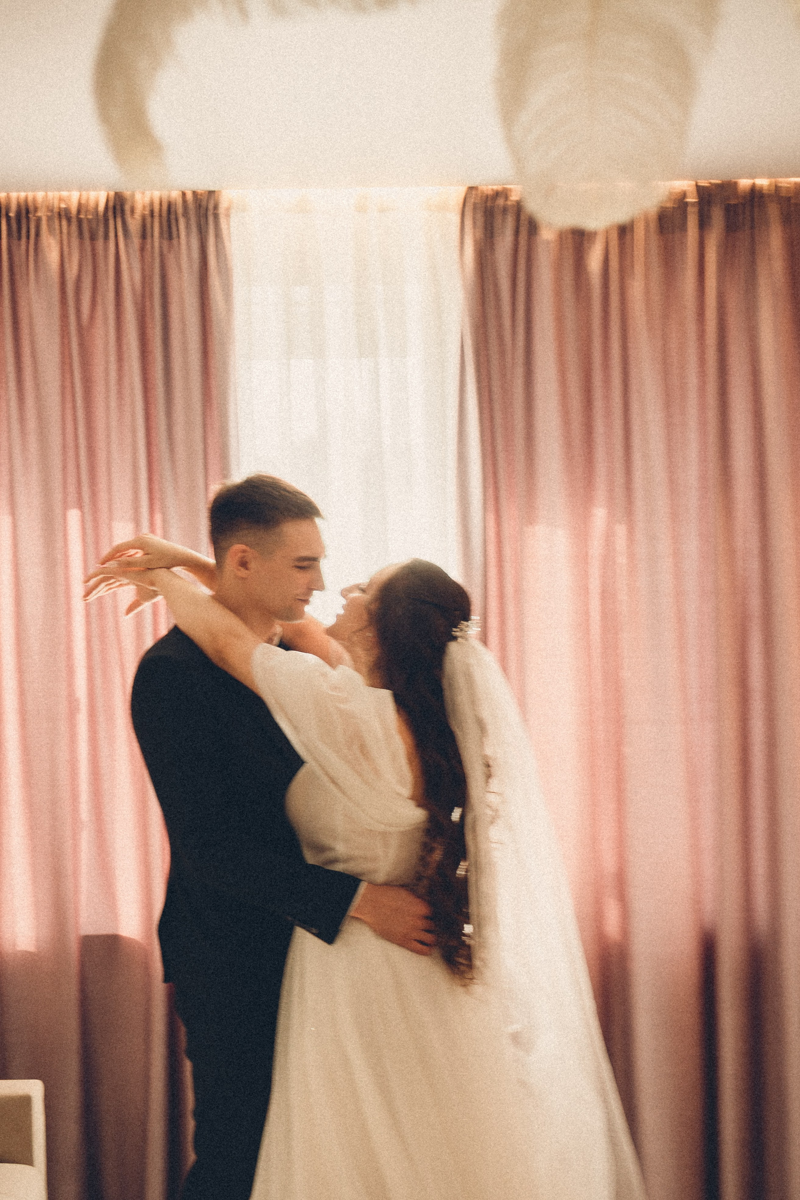 СВАДЕБНАЯ СЬЕМК В ПАРКЕ 300-ЛЕТИЯ. Профессиональный фотограф, Санкт-Петербург — Виктория Богомолова