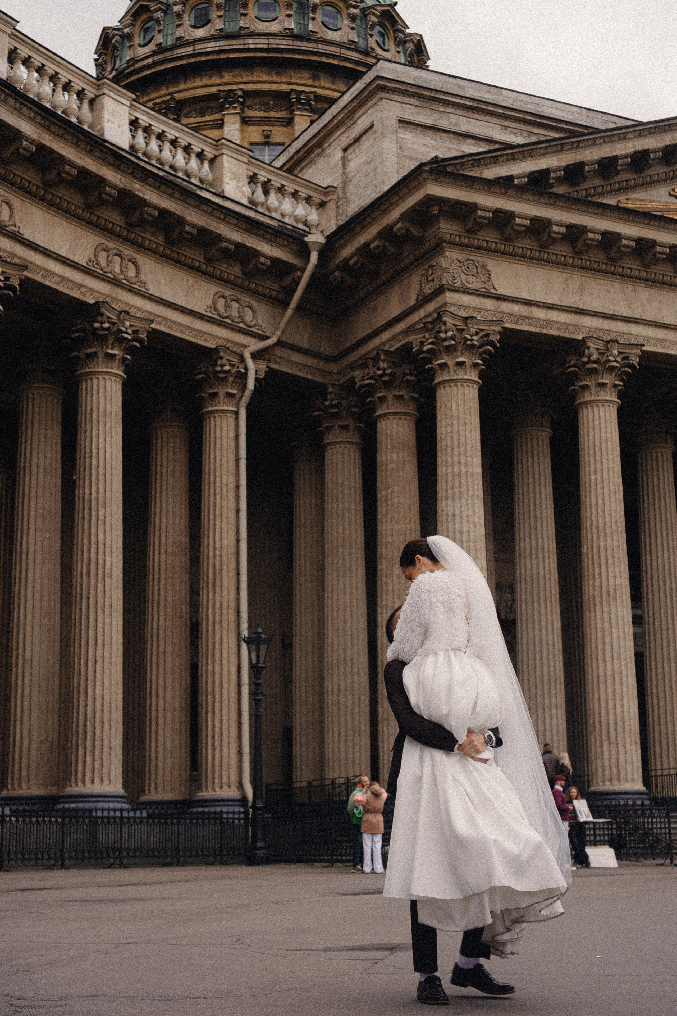 СВАДЕБНАЯ ПРОГУЛКА В САНТК-ПЕТЕРБУРГЕ (ИСАКИЕВСКИЙ СОБОР, ЗИМНЯЯ КАНАВКА, ЭРМИТАЖ И БОЛЬШАЯ МОРСКАЯ УЛИЦА). Профессиональный фотограф, Санкт-Петербург — Виктория Богомолова