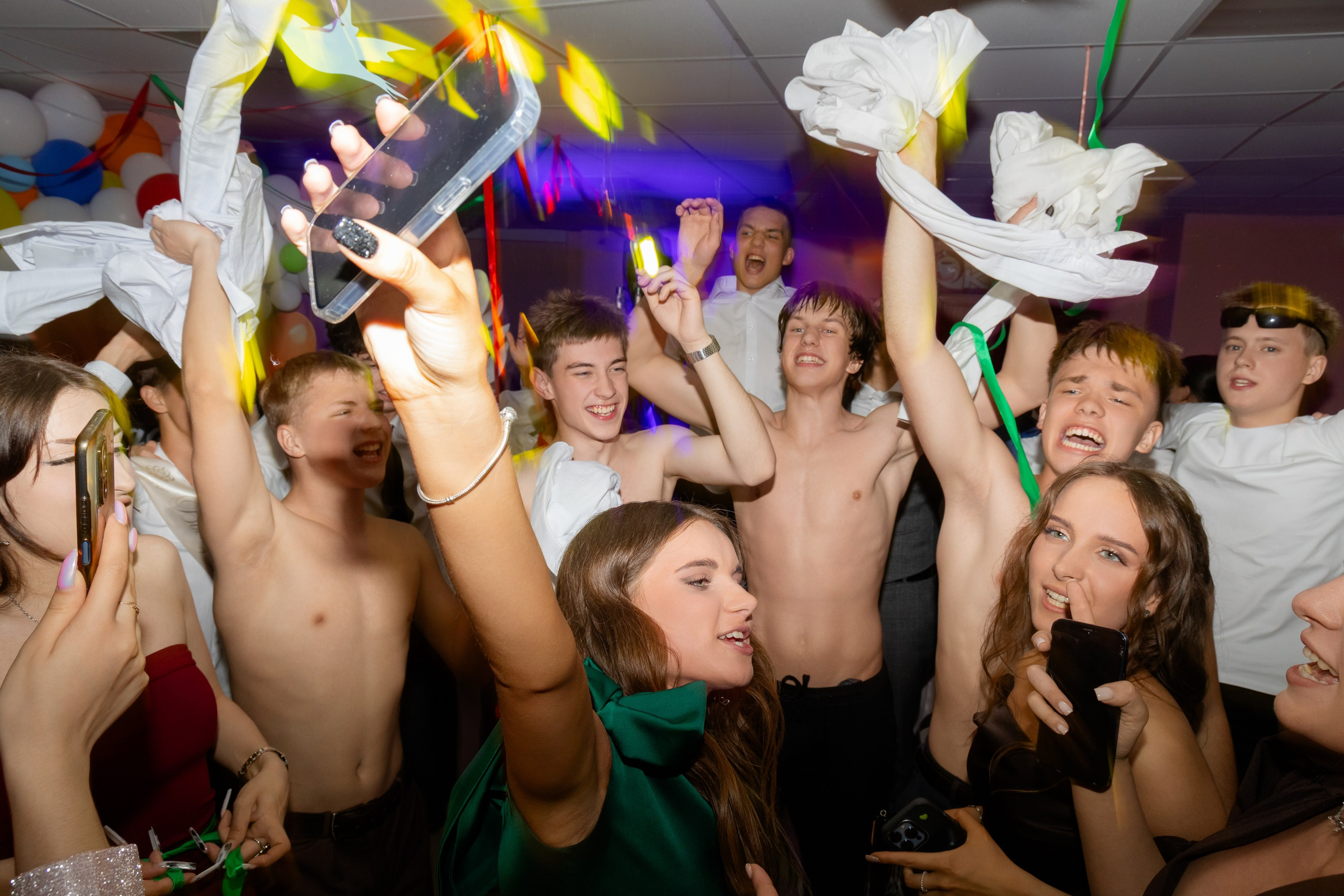 Школьный выпускной 2025 год в Минске, Беларуси. Свадебный фотограф в Минске/Беларуси Сергей Спиридонов