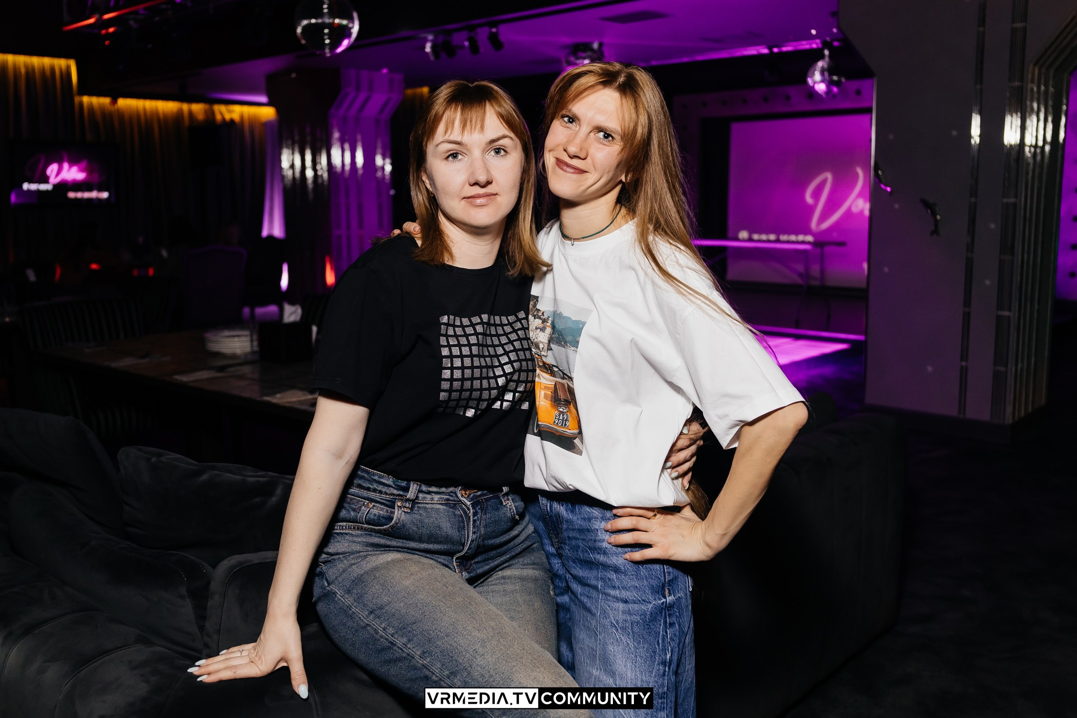 Караоке-бар «Volna»: Мир, труд, май, запевай