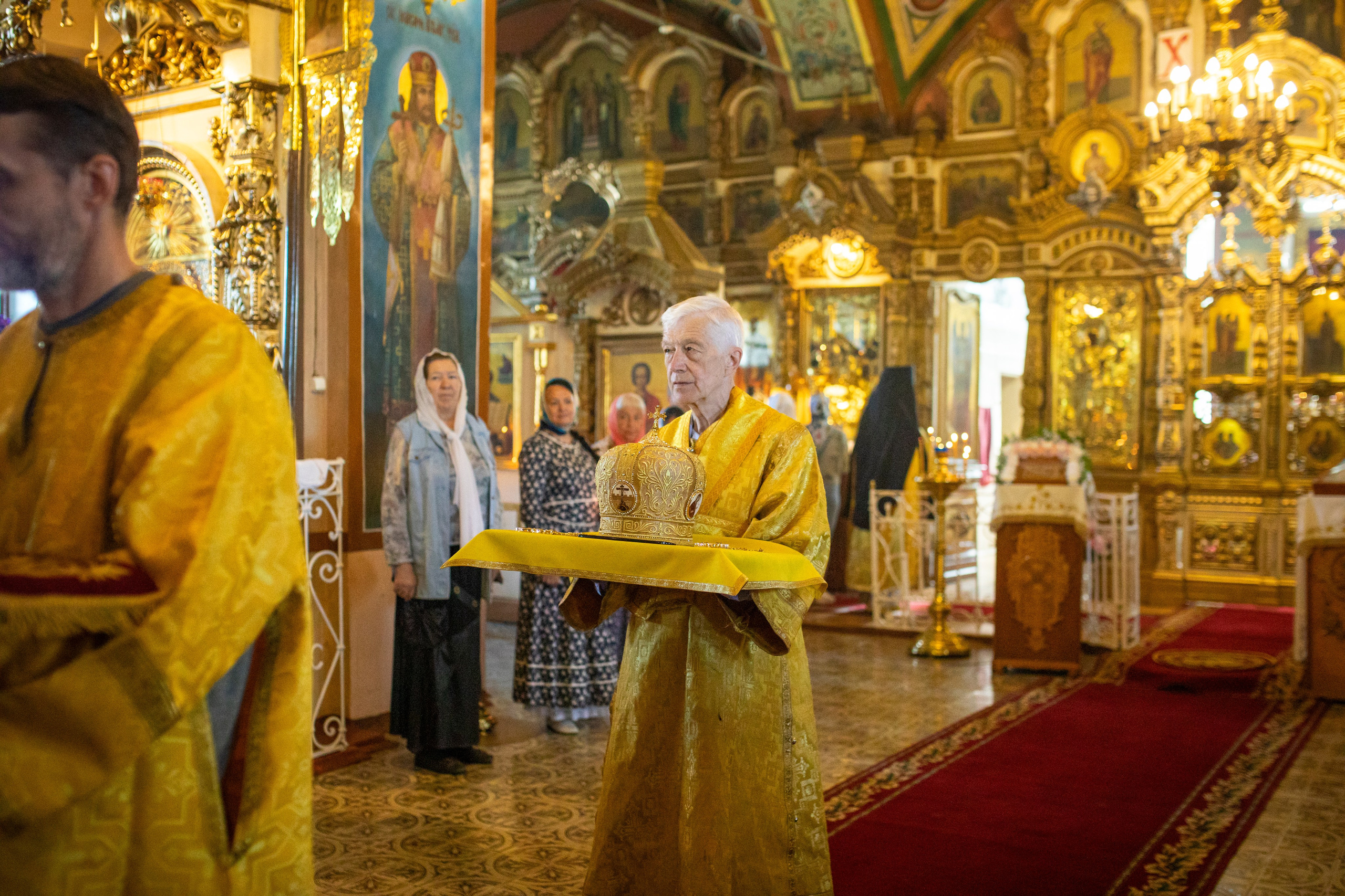 Служба епископа Александровского и Юрьев-Польского Иннокентия. Арт- фотограф Москва