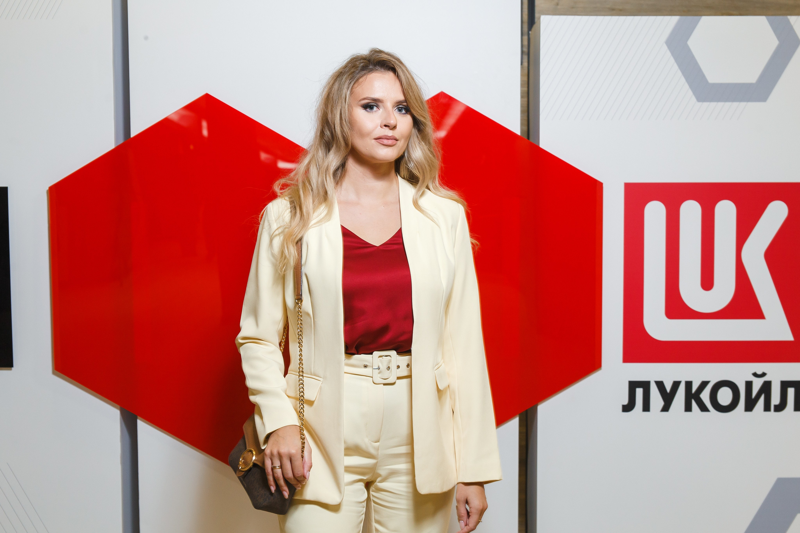 Фотозона на корпоративном мероприятии Лукойла в ДК Царицын. Событийный фотограф Максим Бескоровайновнов