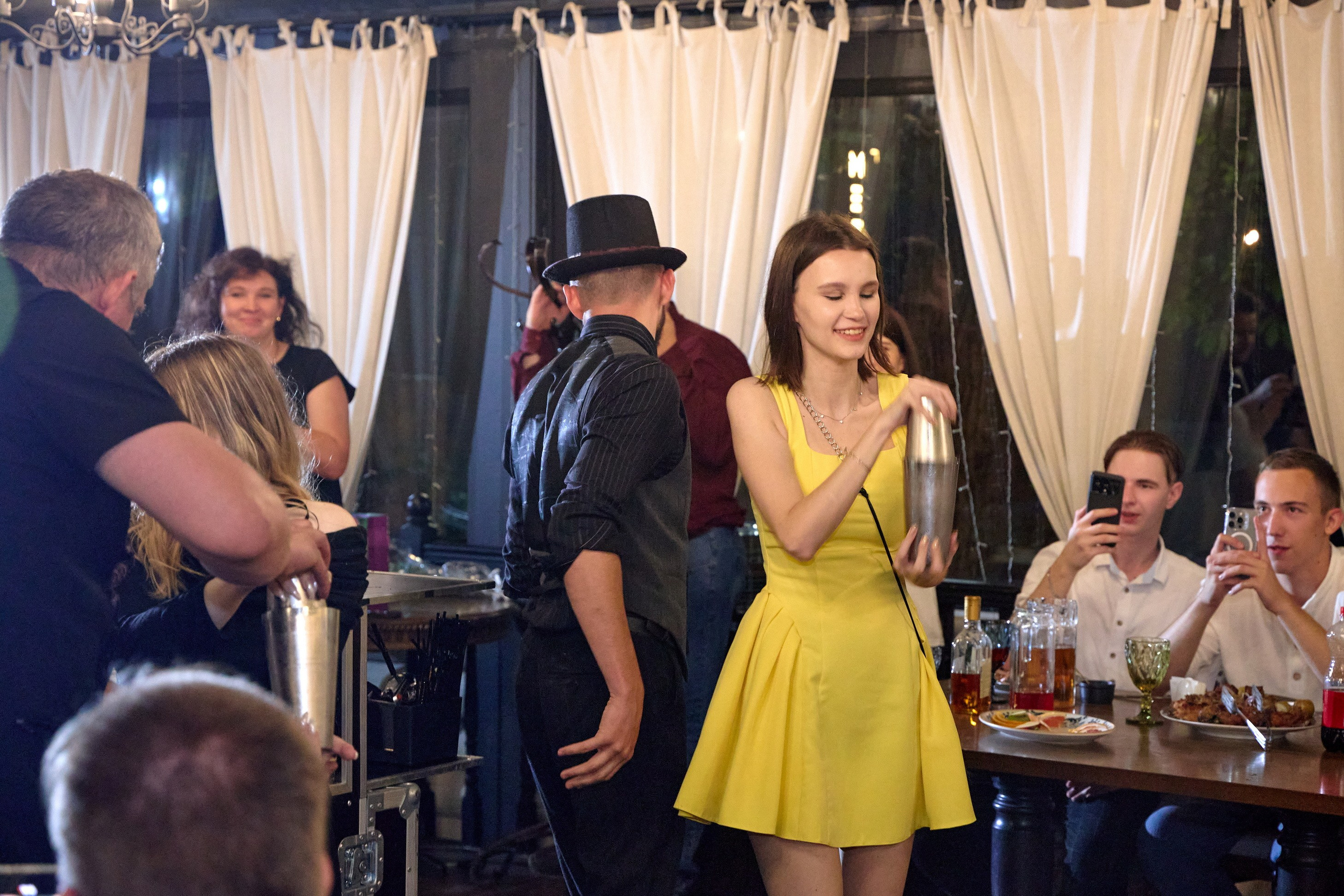 Выпускной 35 Сош. Фотограф Выпускные альбомы Таганрог Сергей Коробченко