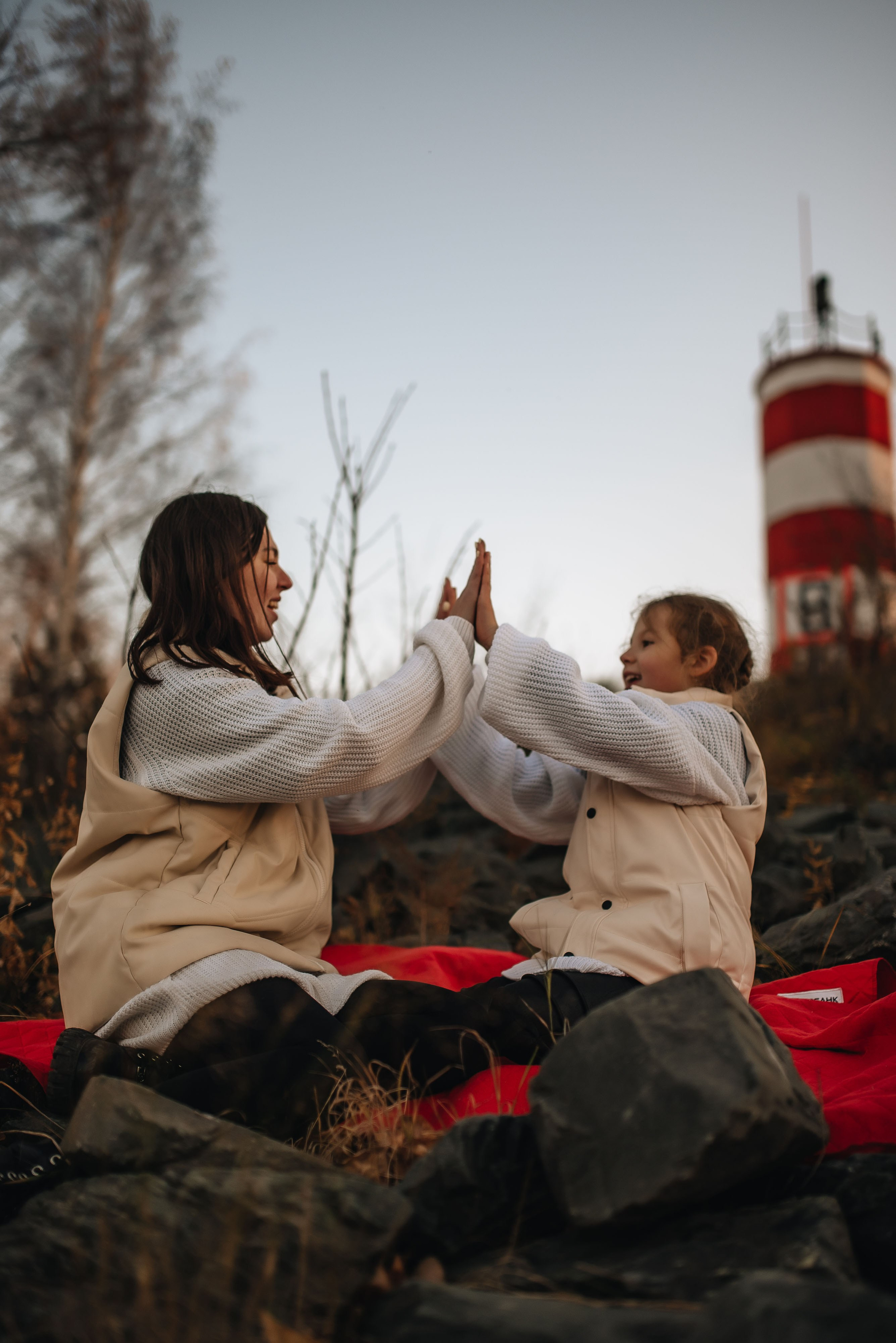 Катя и Варя (маяк). Семейная фотосессия в Новосибирске от фотографа Ольги Коваль
