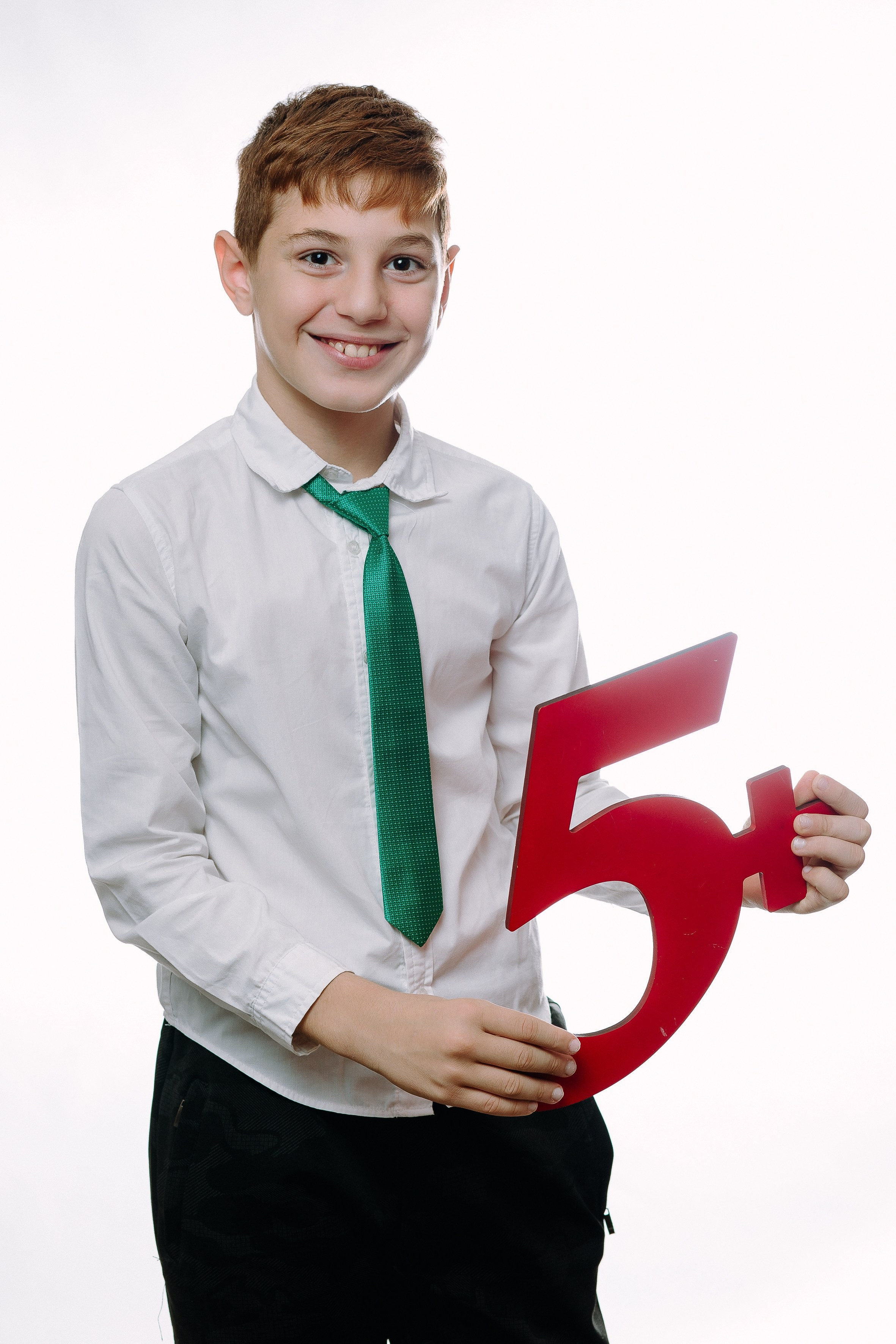 Портрет на светлом фоне- начальная школа. Выпускные альбомы Натальи Бутко: Новороссийск, Анапа, Геленджик