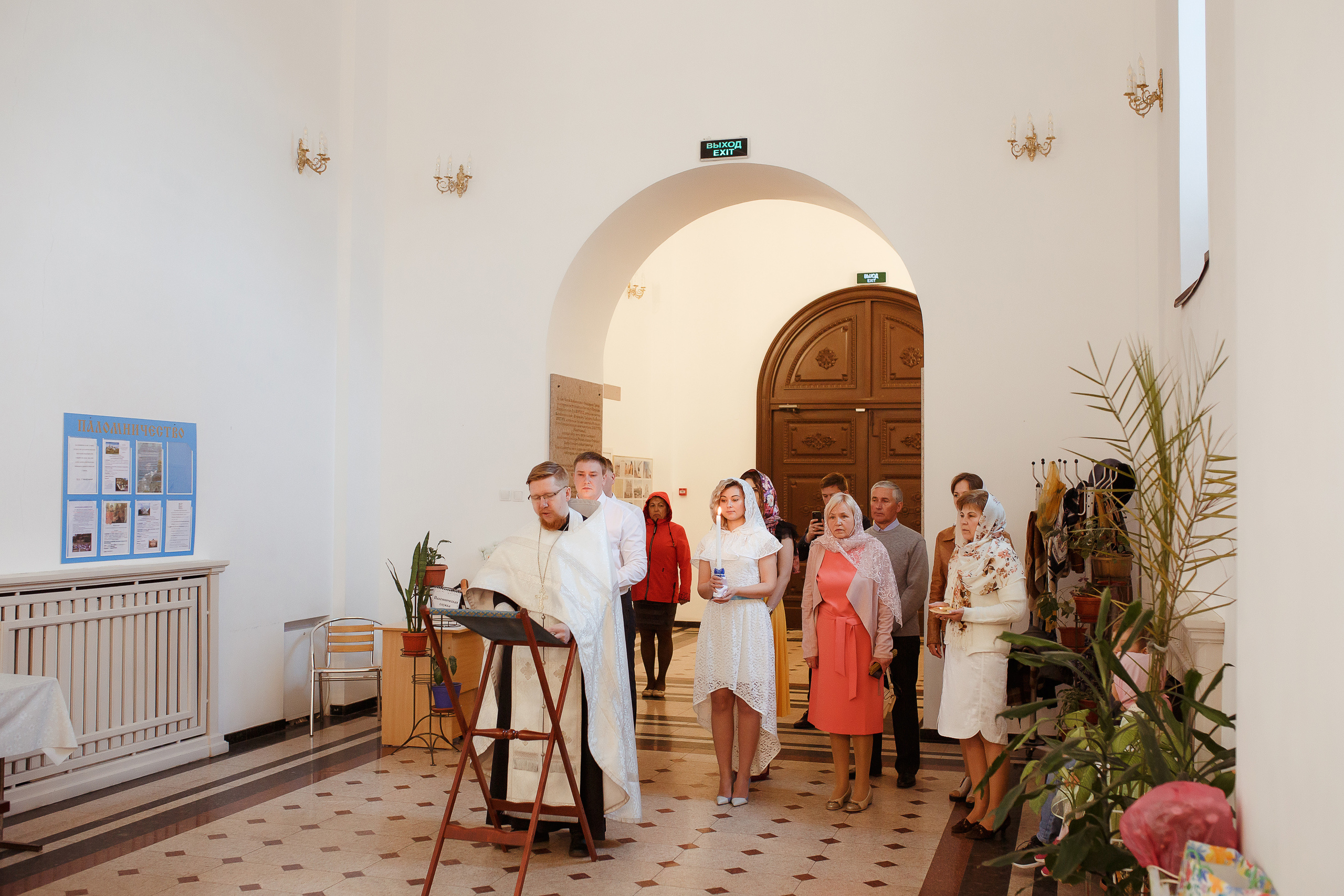 Фотосессия крещения и венчания в храмах Твери. Свадебный и семейный фотограф в Твери и Тверской области