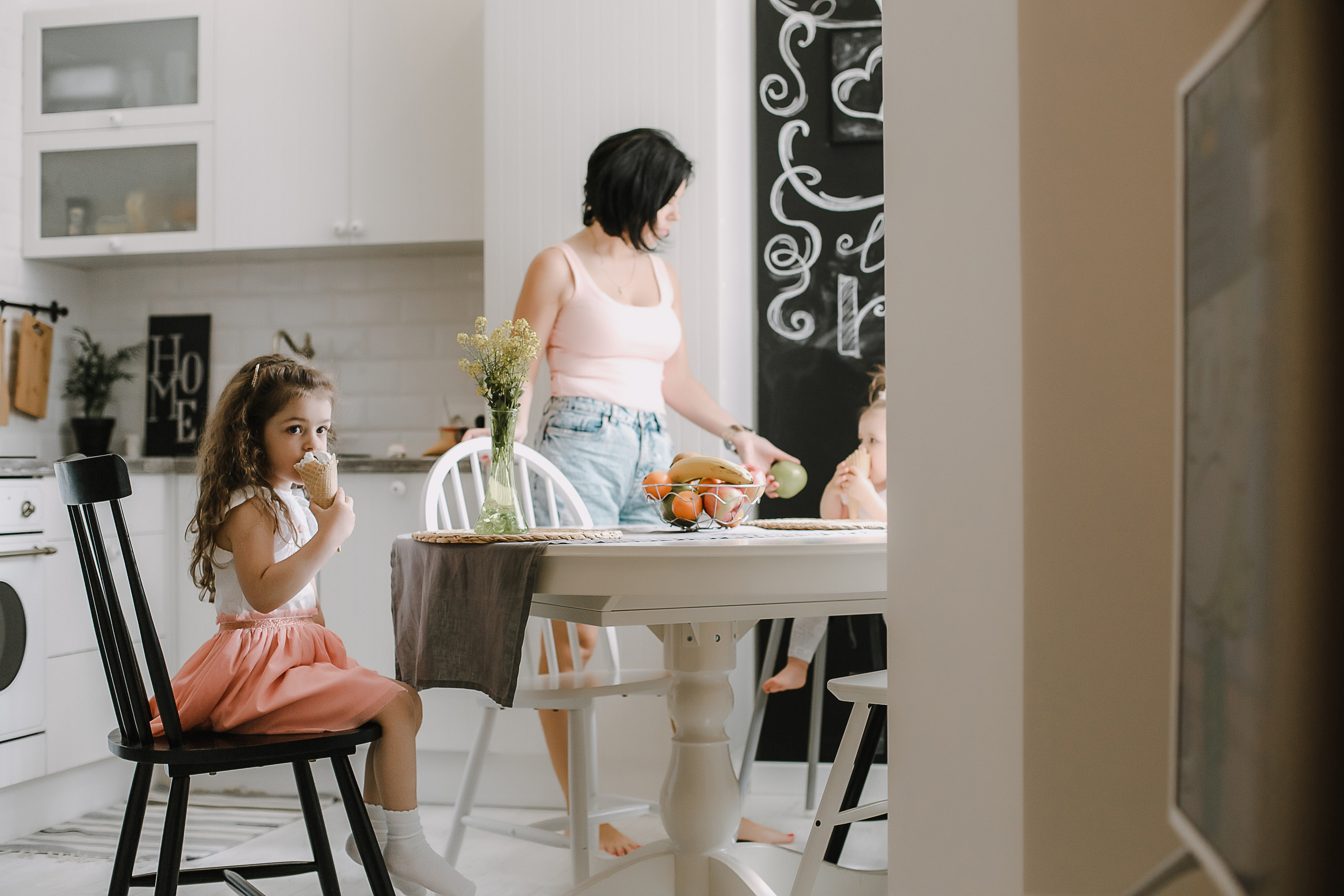 Семейная фотосессия в фотостудии и на природе в Твери. Свадебный и семейный фотограф в Твери и Тверской области