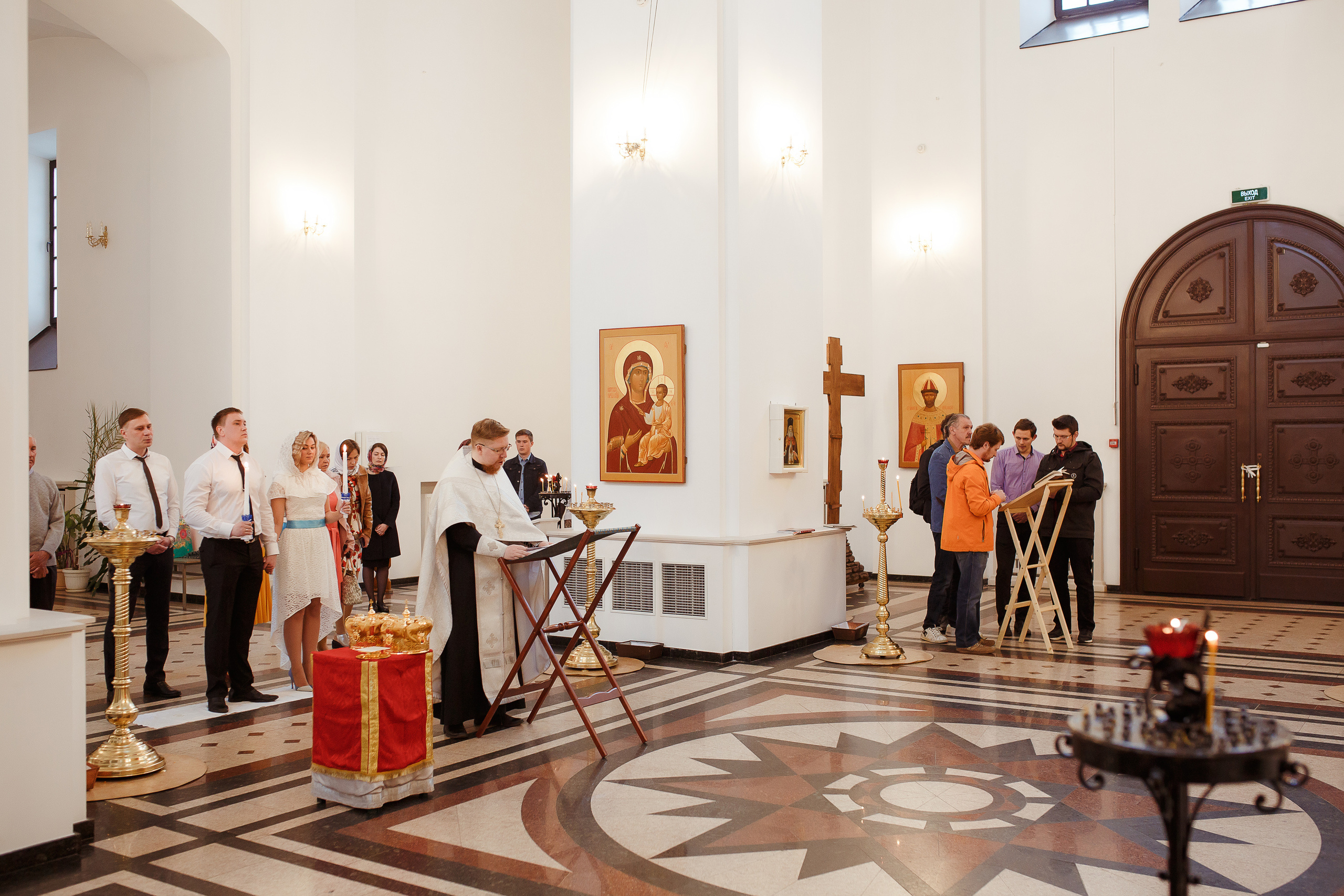Фотосессия крещения и венчания в храмах Твери. Свадебный и семейный фотограф в Твери и Тверской области