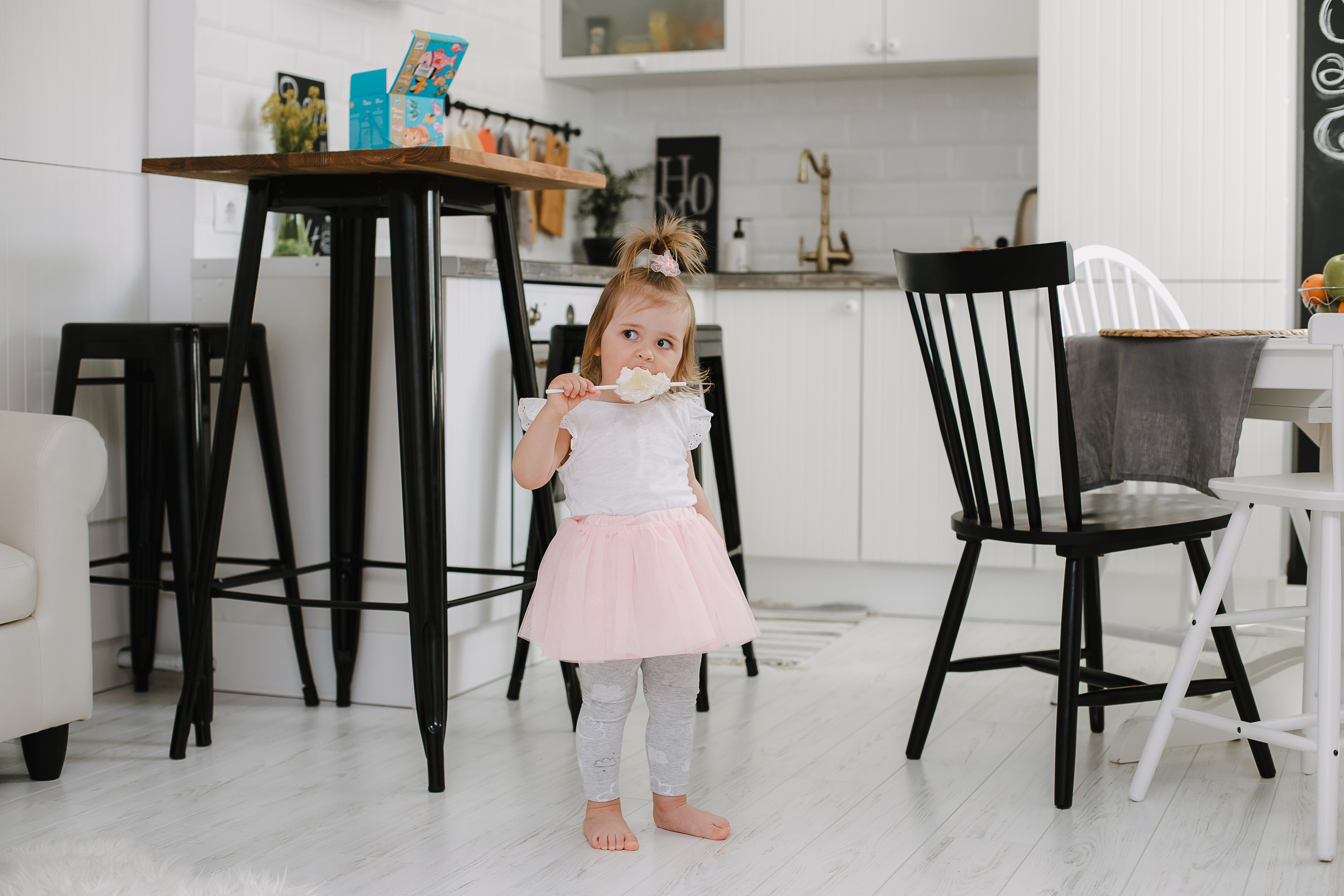 Семейная фотосессия в фотостудии и на природе в Твери. Свадебный и семейный фотограф в Твери и Тверской области