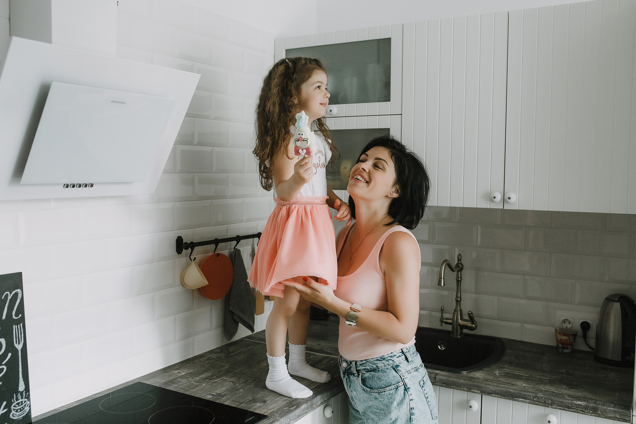 Семейная фотосессия в фотостудии и на природе в Твери. Свадебный и семейный фотограф в Твери и Тверской области