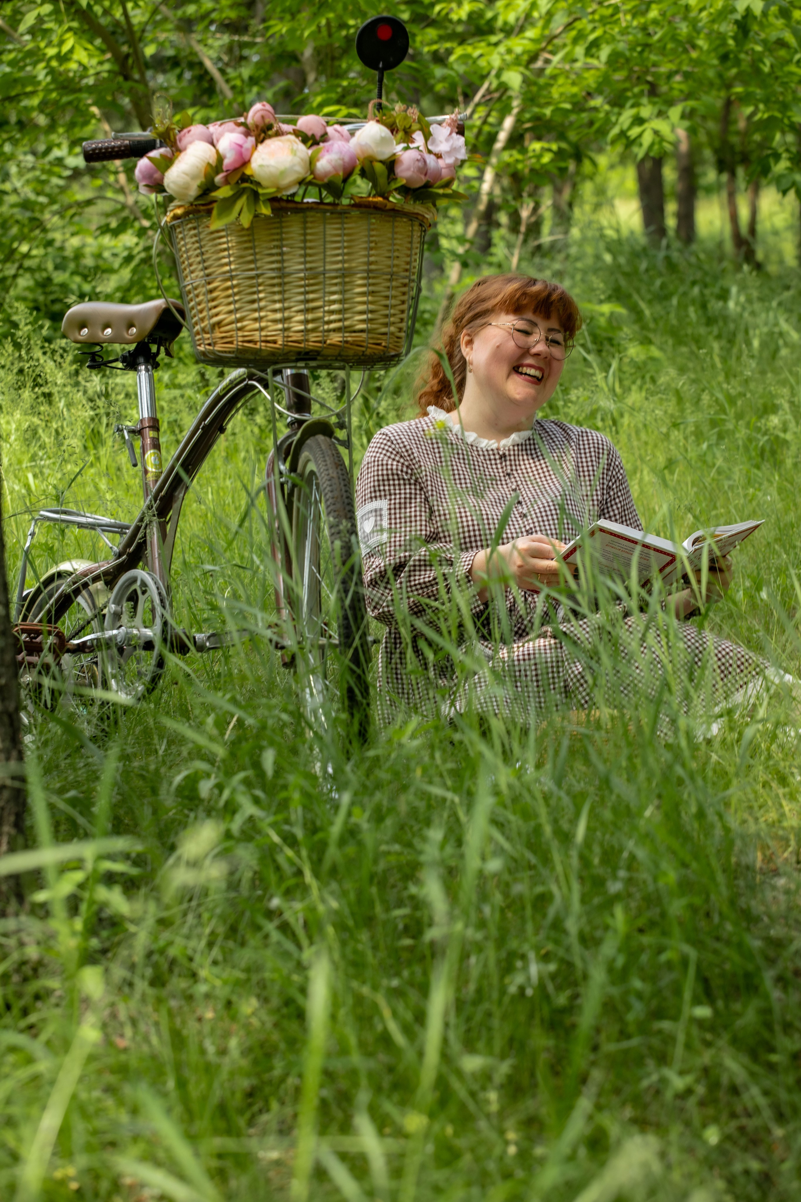 Дама с ретро-велосипедом. Фотограф Екатерина Козловская