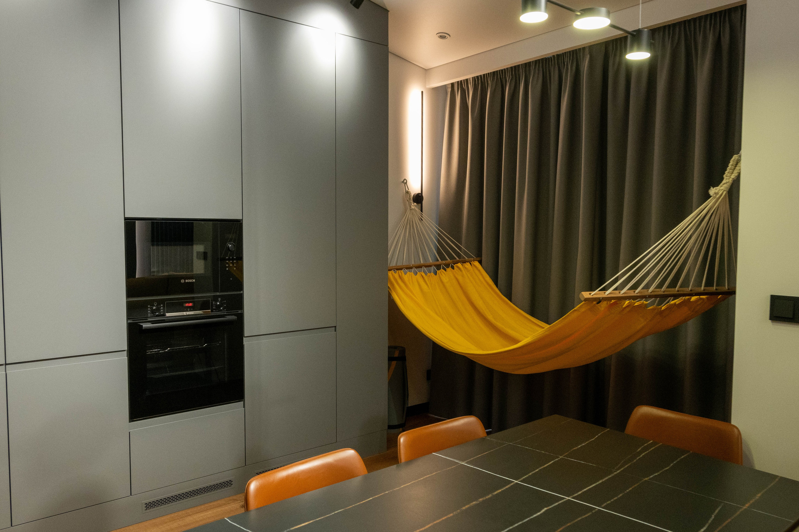 The apartment is on two levels. Fotograf Dmitrii Donets