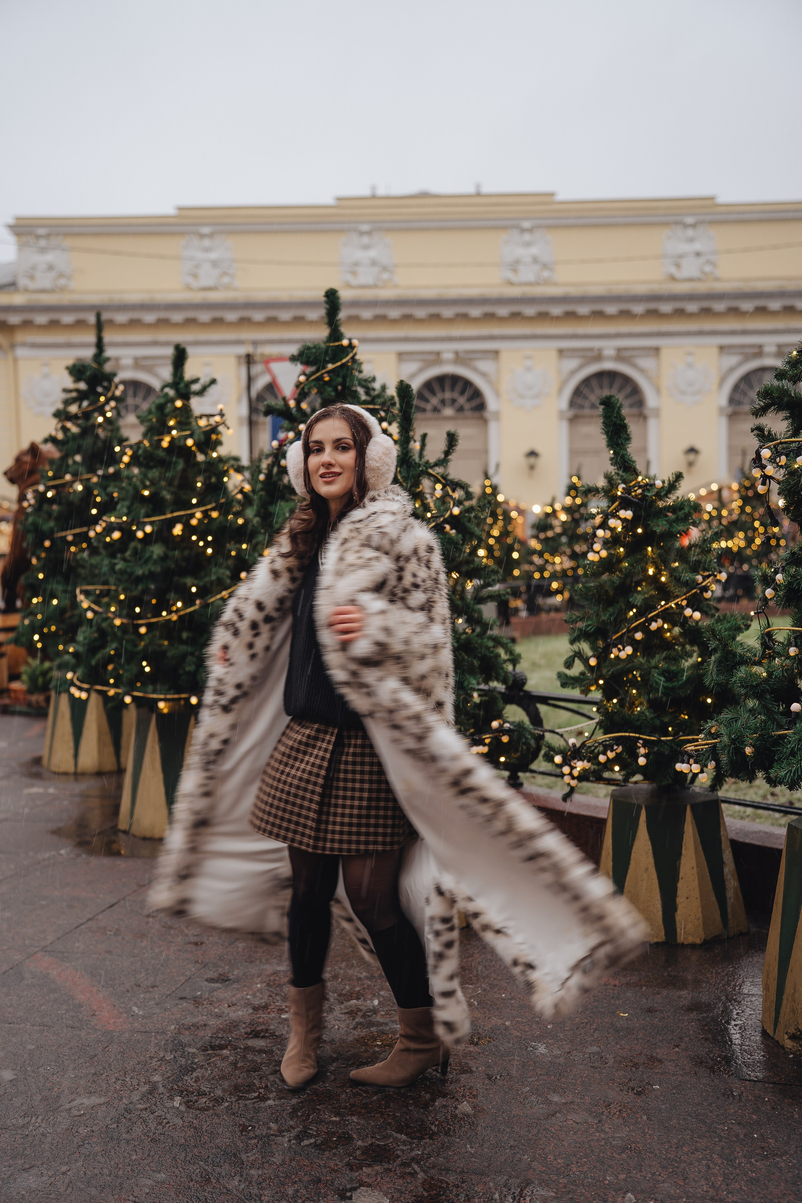 ПРОГУЛКА НА МАНЕЖНОЙ ПЛОЩАДИ ДЛЯ ДЕВУШКИ ПЕРЕД НОВЫМ ГОДОМ (НОВОГОДНЯЯ ФОТОСЕССИИЯ НА МАНЕЖНОЙ ПЛОЩАДИ). Профессиональный фотограф, Санкт-Петербург — Виктория Богомолова