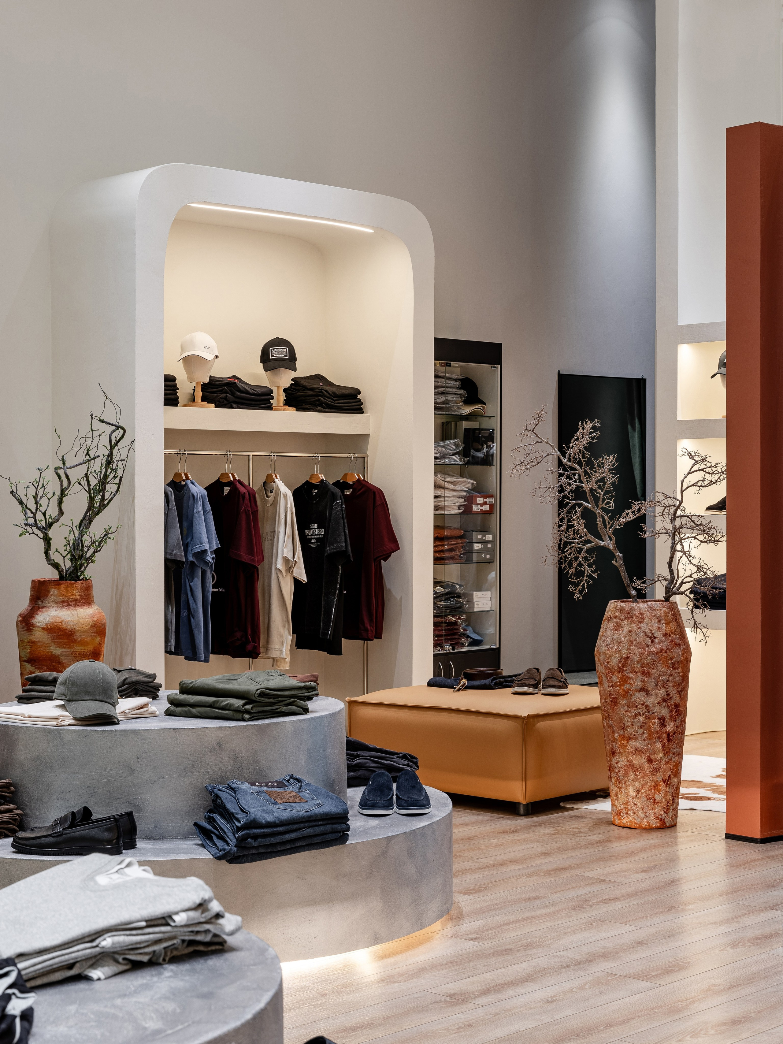 Интерьер магазина USU в Гагре. Интерьерный фотограф Москва