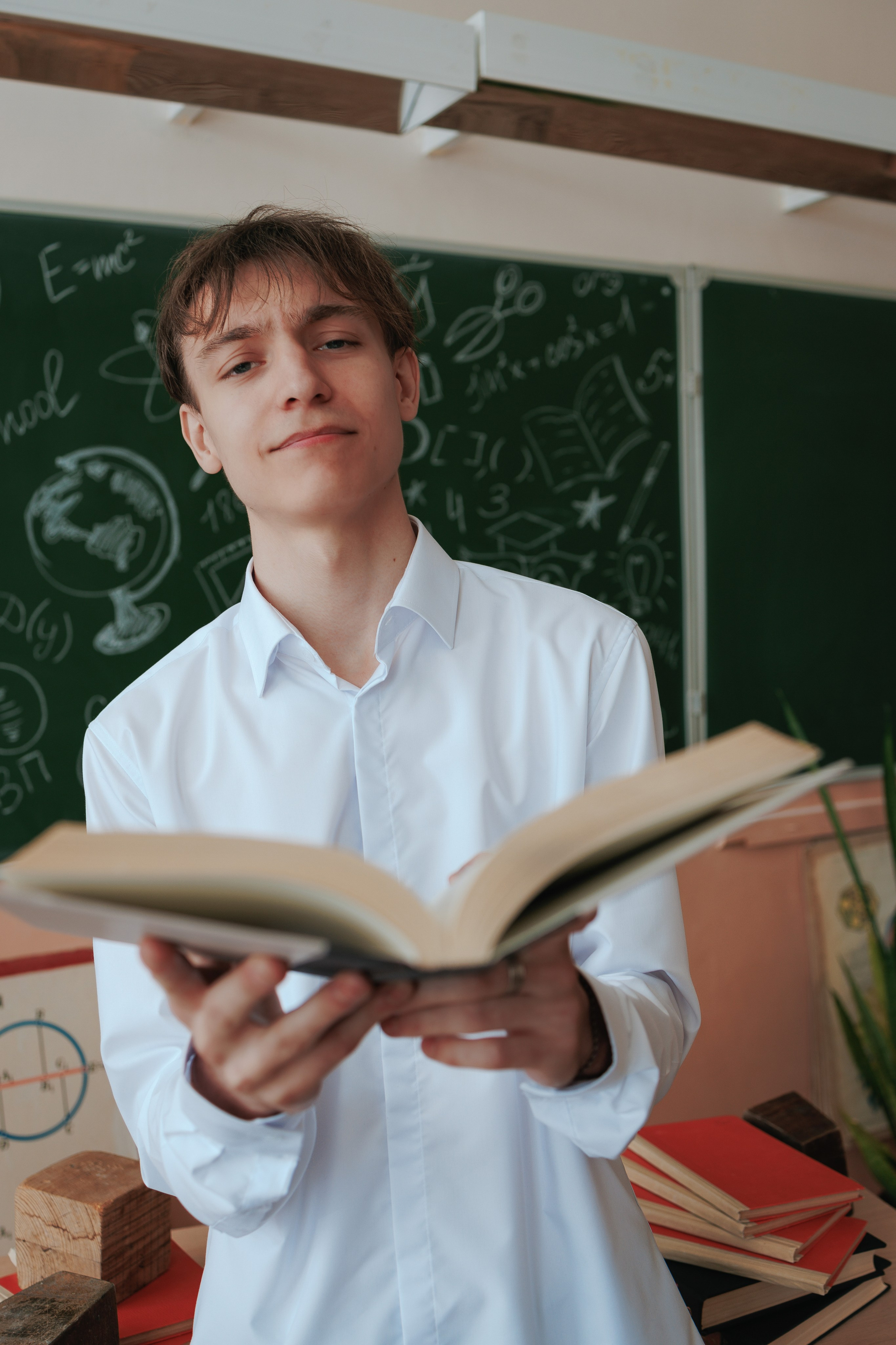 Позы для школьной фотосессии. Фотограф Медногорск Кувандык Оксана Шерехода свадебные, семейные, индивидуальные, школьные фотосессии. Печать фотоальбомов