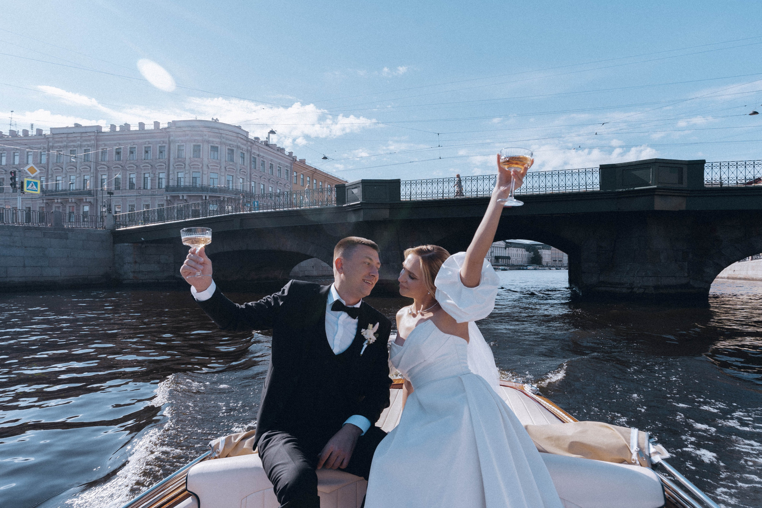 СВАДЕНБНАЯ СЬЕМКА НА КАТЕРЕ ПО КАНАЛАМ САНКТ-ПЕТЕРБУРГА И В АКВАТОРИИ НЕВЫ. Профессиональный фотограф, Санкт-Петербург — Виктория Богомолова