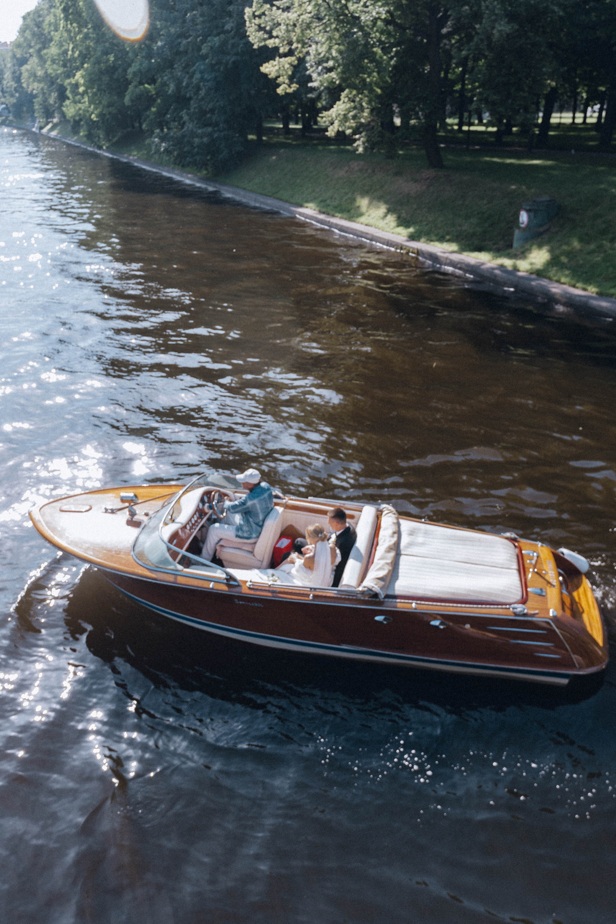 СВАДЕНБНАЯ СЬЕМКА НА КАТЕРЕ ПО КАНАЛАМ САНКТ-ПЕТЕРБУРГА И В АКВАТОРИИ НЕВЫ. Профессиональный фотограф, Санкт-Петербург — Виктория Богомолова