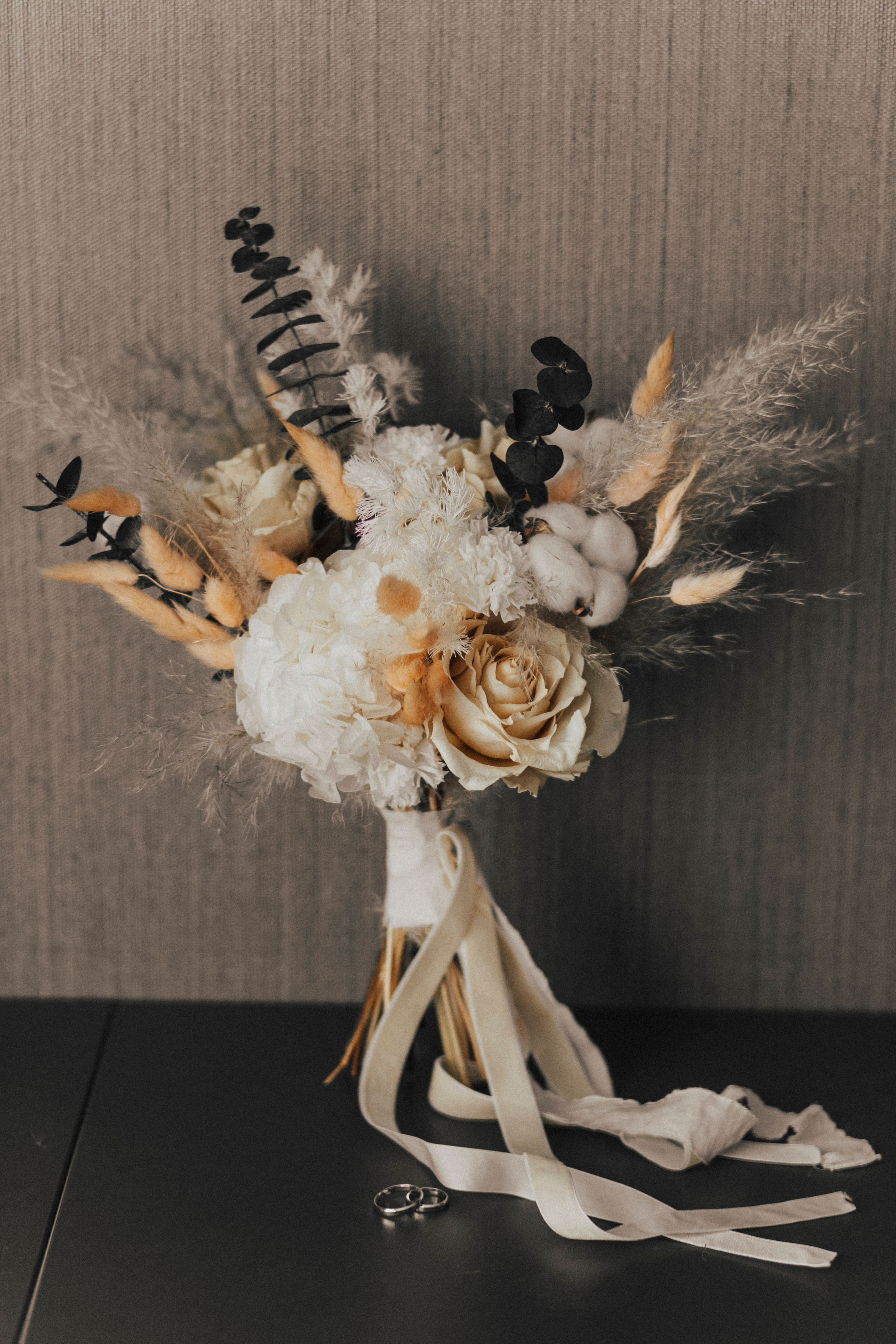 Стильный букет невесты 2023 свадьба в горах фотограф домбай