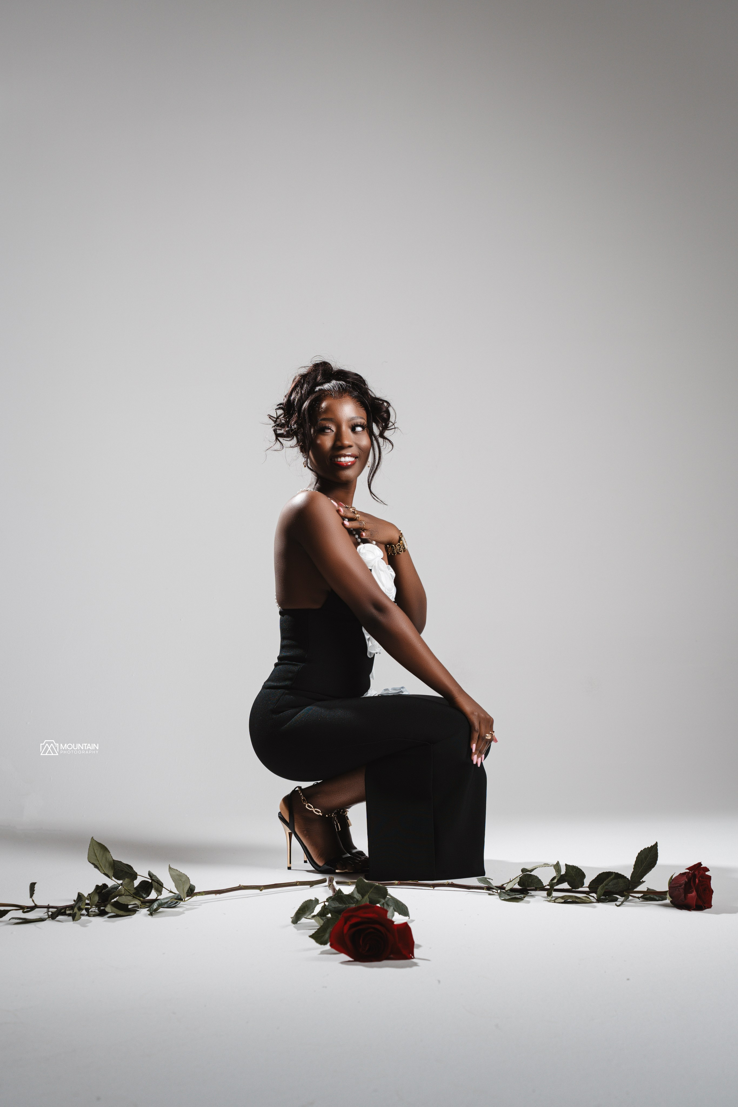 Studio Photoshoot. Я занимаюсь событийной, свадебной, товарной, студийной… фотографией