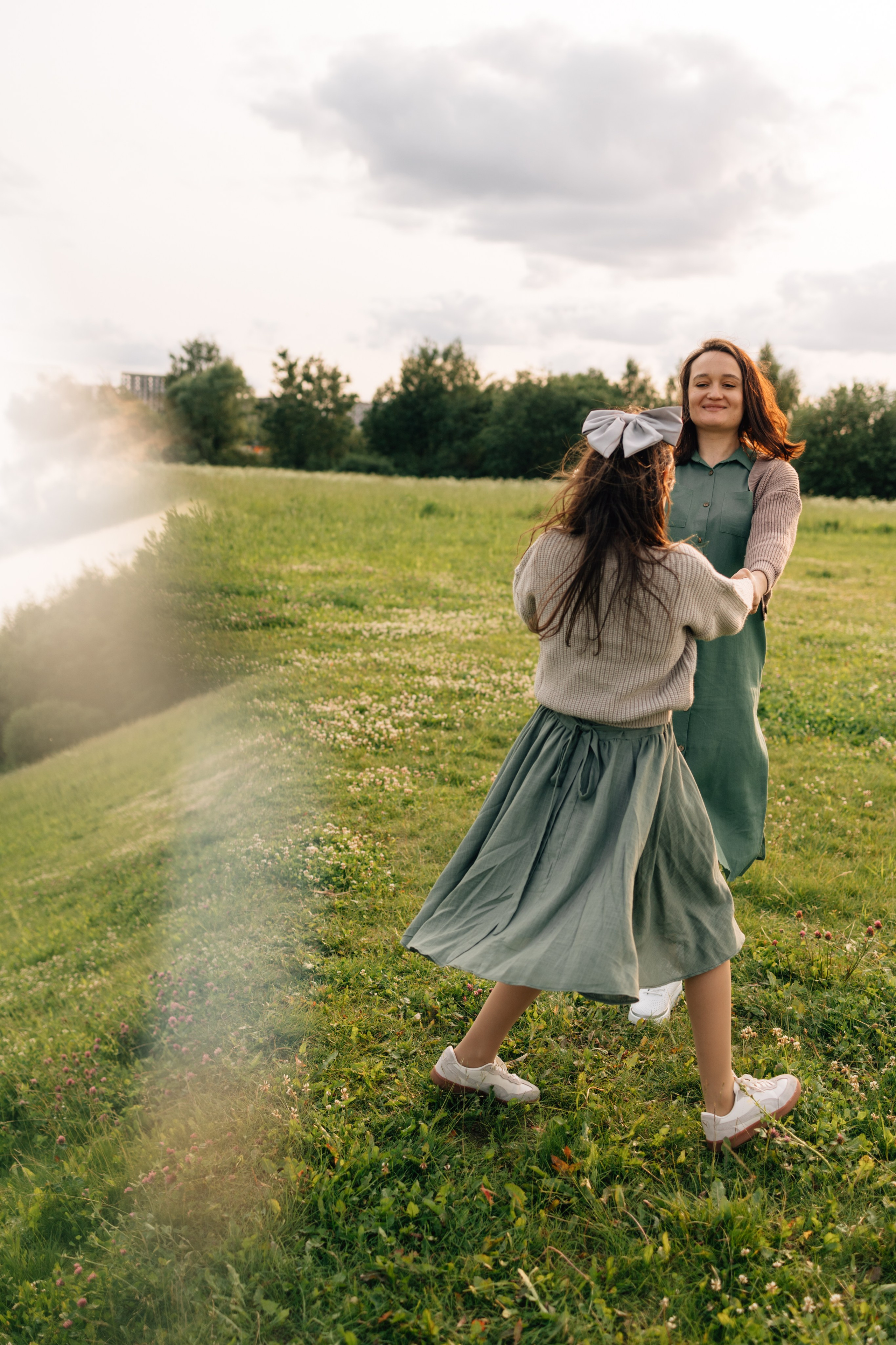 Анна, Марчелло, Настенька и Влада в поле. Фотограф Москва Светлана Кирюшина